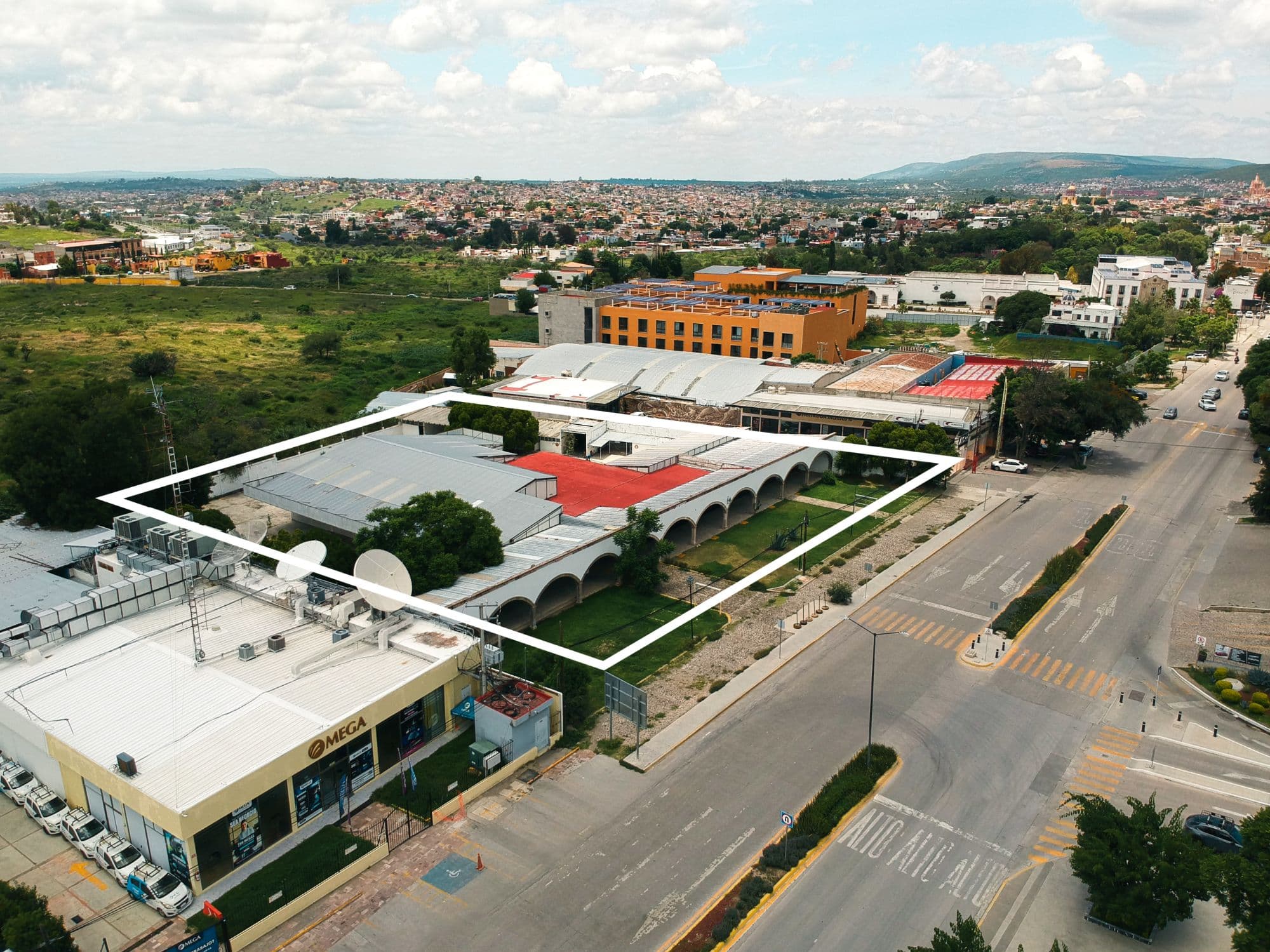 El Prado — Centro, San Miguel de Allende — photo 4 — expansive grounds with architectural character