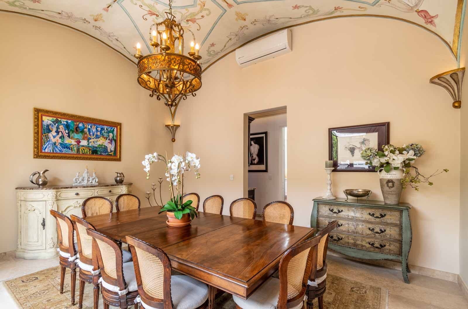 Casa Cosmati — Atascadero (Arcos de San Miguel), San Miguel de Allende — photo 13 — elegant dining room, exquisite architectural details