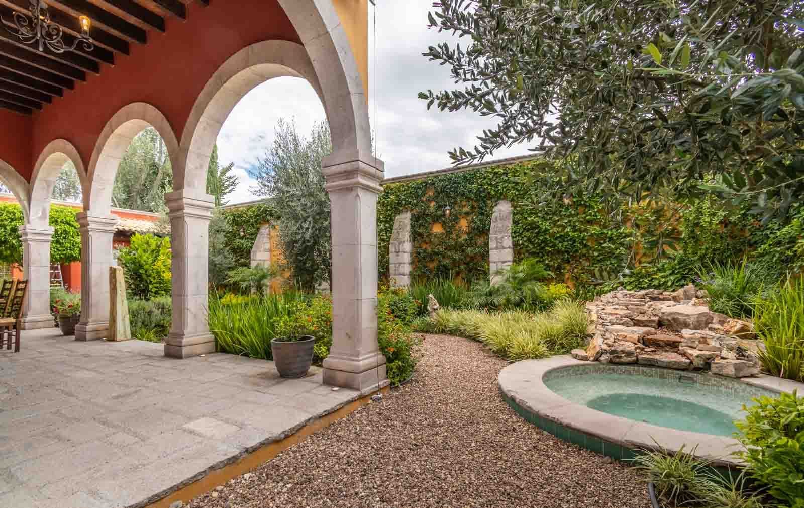 Casa Cosmati — Atascadero (Arcos de San Miguel), San Miguel de Allende — photo 25 — elegant colonial courtyard with serene fountain