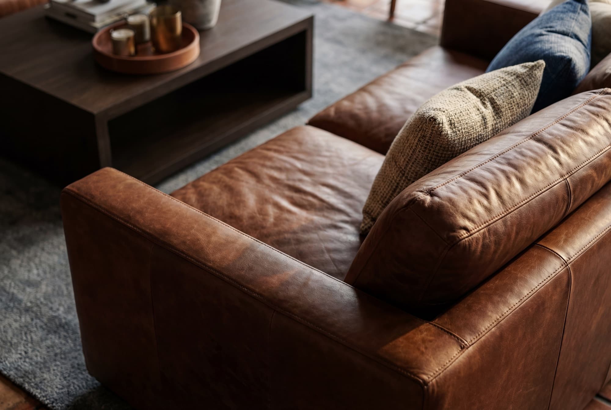 Cerrada Pedrería Casa 05 — San Miguel de Allende Centro, San Miguel de Allende — photo 6 — sophisticated leather comfort, curated elegance