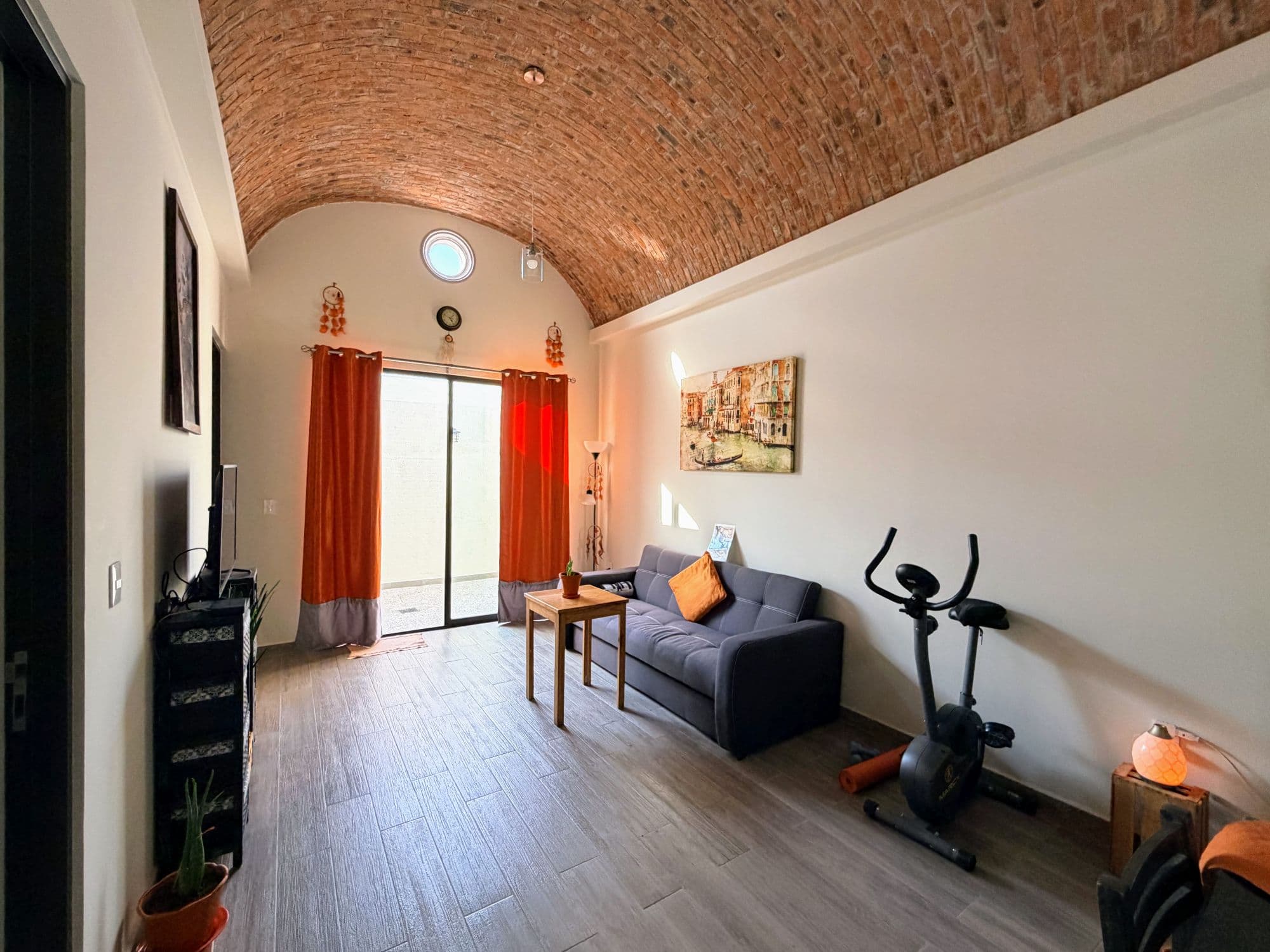 Casa Luis Gonzaga — Quinta de Allende, San Miguel de Allende — photo 2 — soaring brick vault, luminous living space