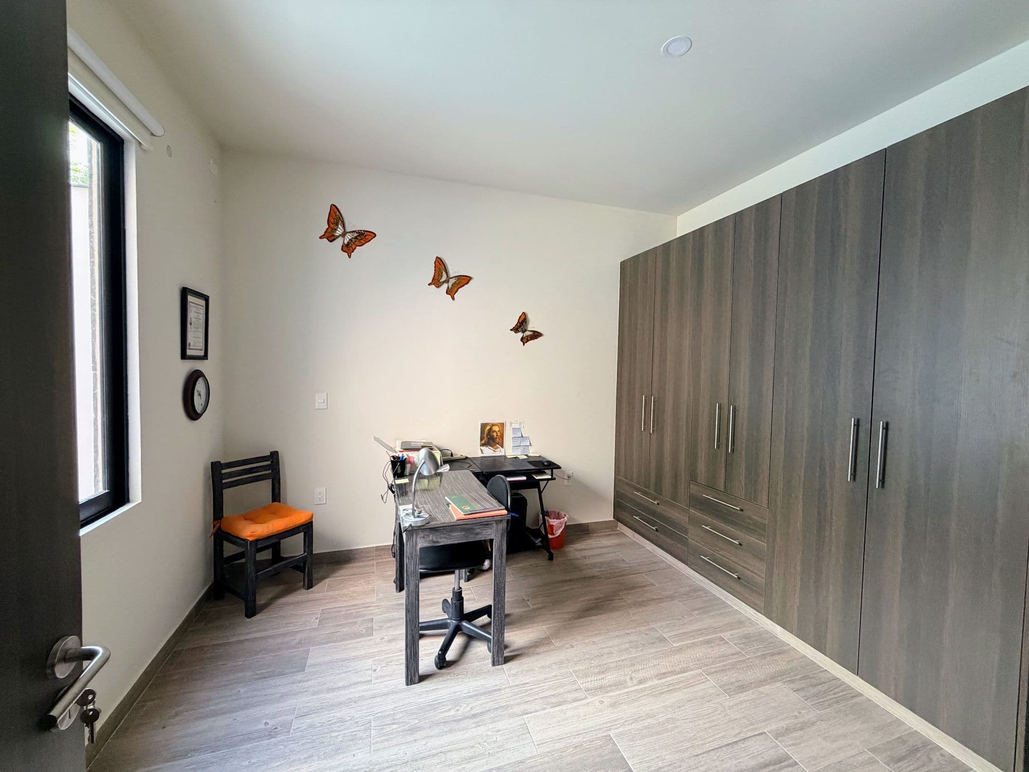 Casa Luis Gonzaga — Quinta de Allende, San Miguel de Allende — photo 11 — bright, versatile studio workspace elegantly designed
