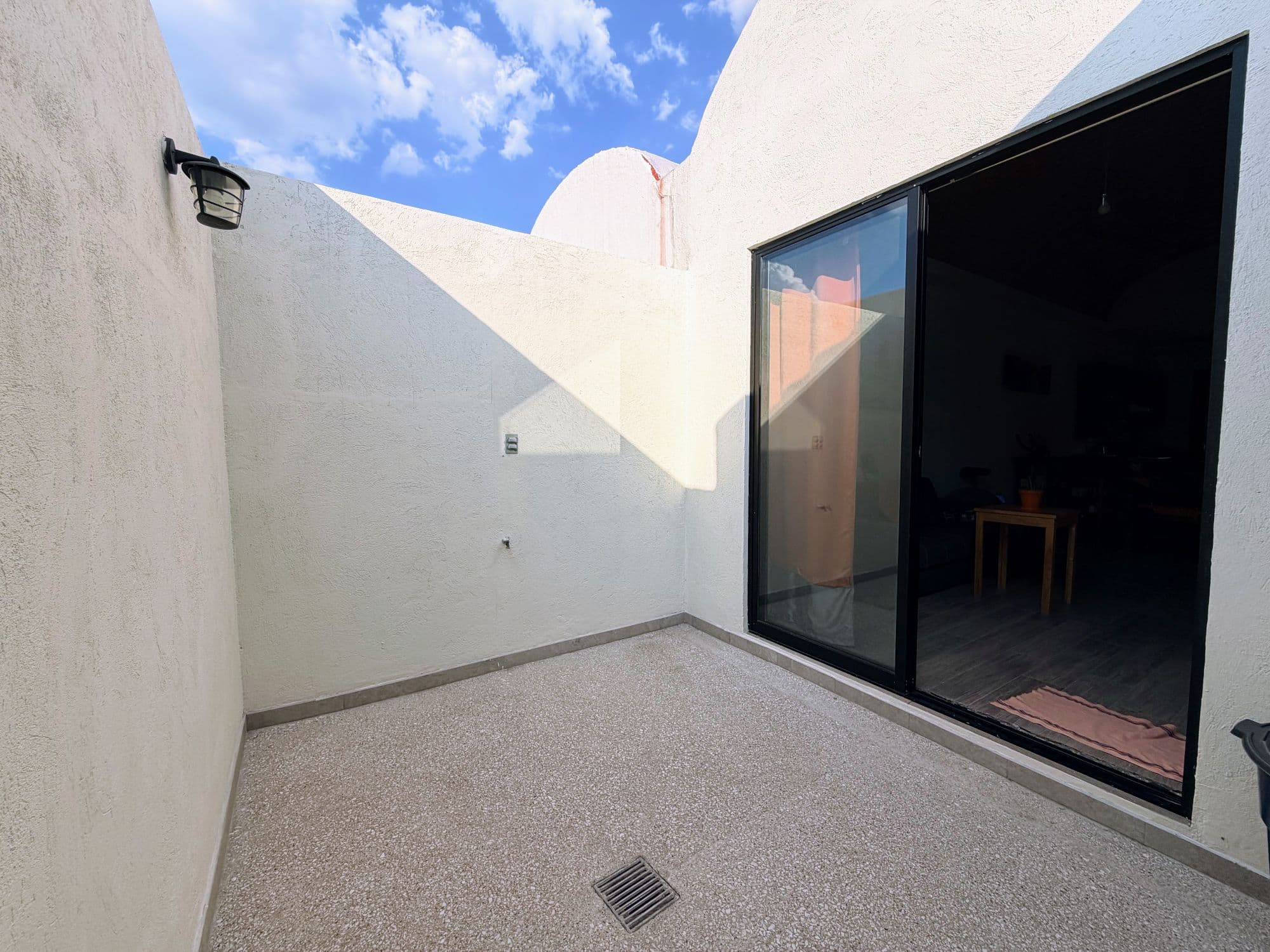 Casa Luis Gonzaga — Quinta de Allende, San Miguel de Allende — photo 9 — radiant courtyard with modern elegance