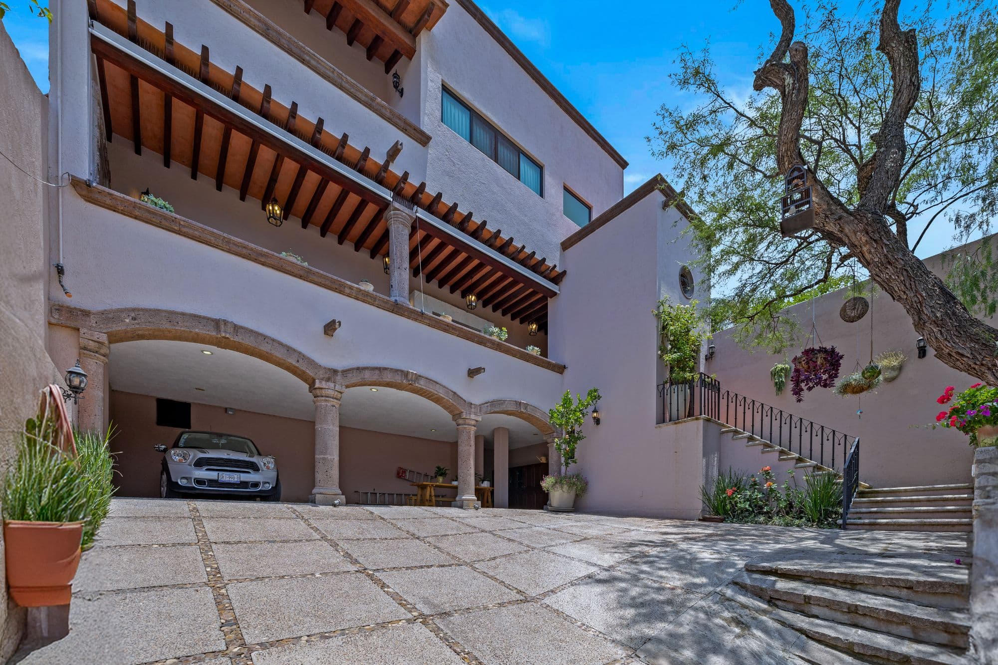 CASA MEZQUITE, SALIDA REAL A QUERÉTARO — Centro, San Miguel de Allende — photo 12 — hacienda courtyard, architectural elegance, serene