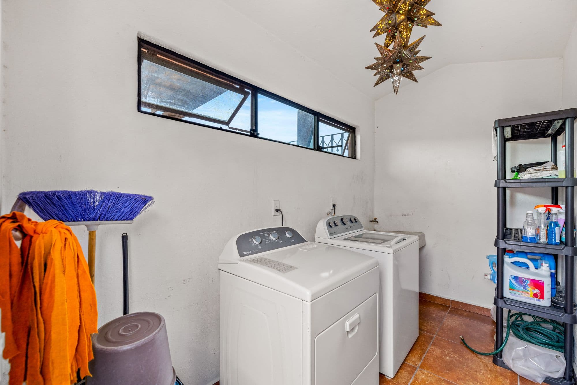 CASA MEZQUITE, SALIDA REAL A QUERÉTARO — Centro, San Miguel de Allende — photo 21 — bright laundry room, stellar natural light