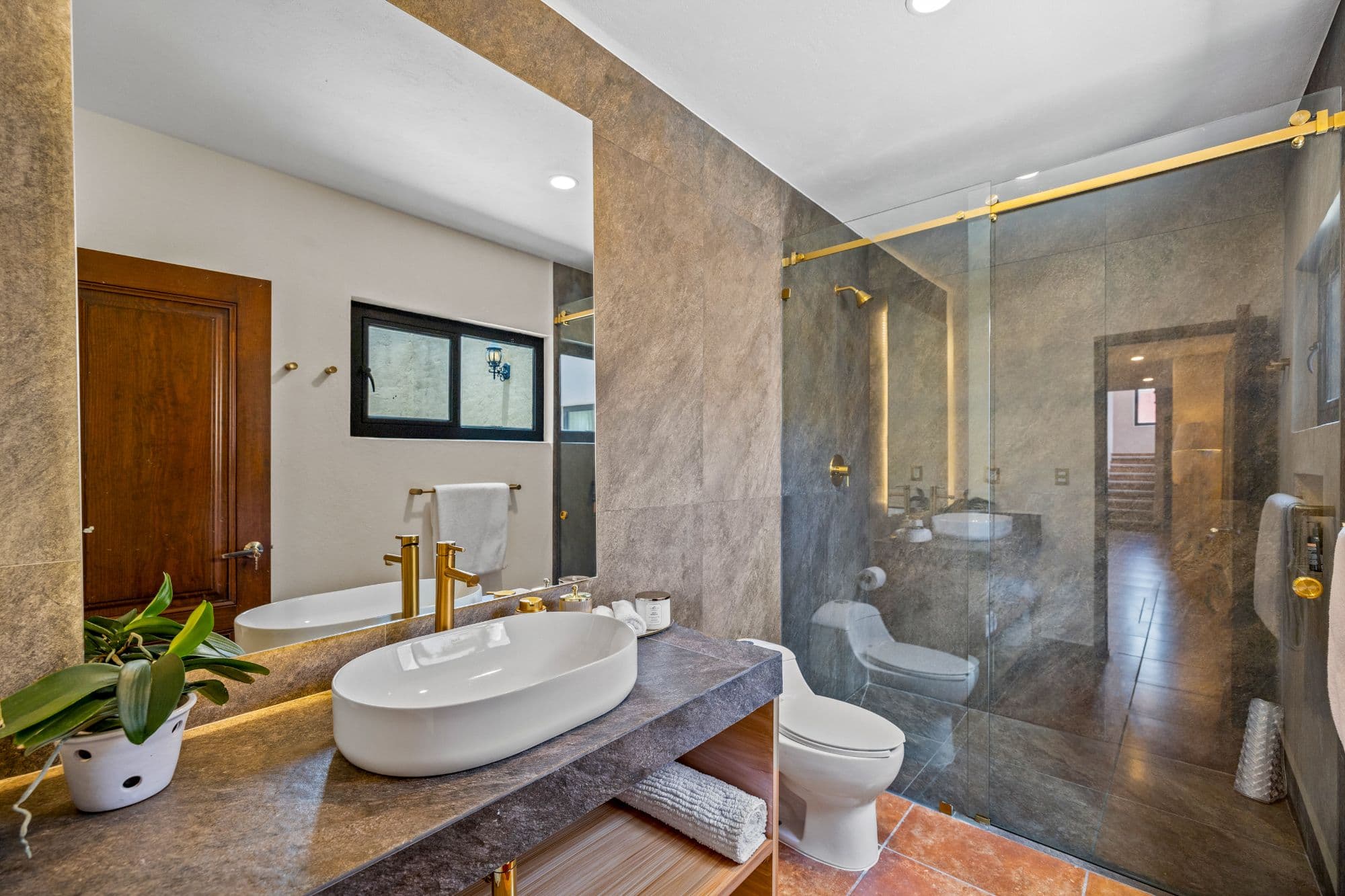 CASA MEZQUITE, SALIDA REAL A QUERÉTARO — Centro, San Miguel de Allende — photo 15 — spa-inspired primary bath sanctuary