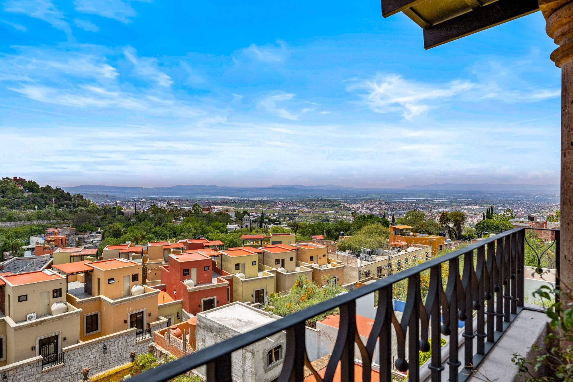 CASA MEZQUITE, SALIDA REAL A QUERÉTARO — Centro, San Miguel de Allende — photo 17 — panoramic valley views, vibrant terracotta charm