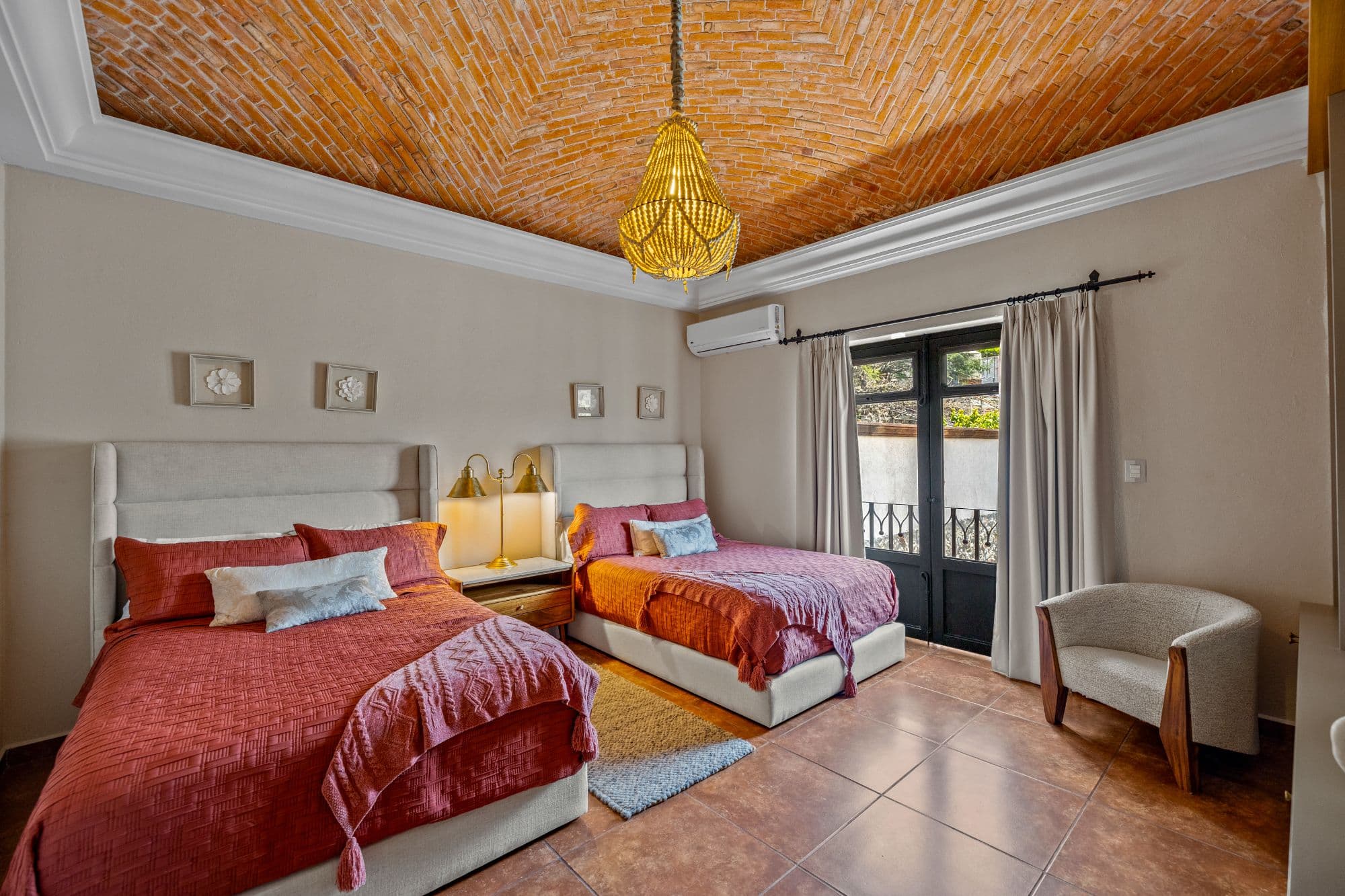 CASA MEZQUITE, SALIDA REAL A QUERÉTARO — Centro, San Miguel de Allende — photo 4 — sophisticated dual-bedroom suite, artisan ceiling