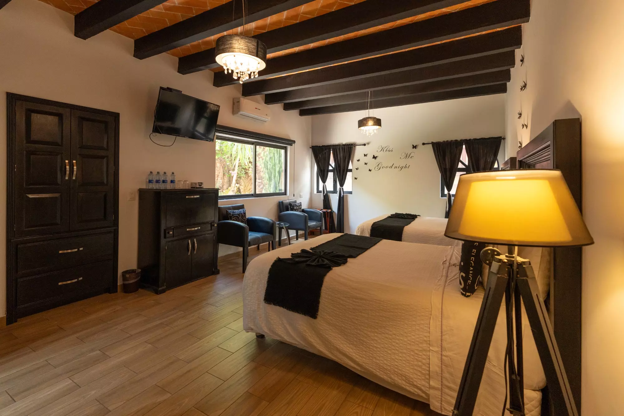 Hotel Centro — Centro, San Miguel de Allende — photo 23 — elegant master suite with exposed beams