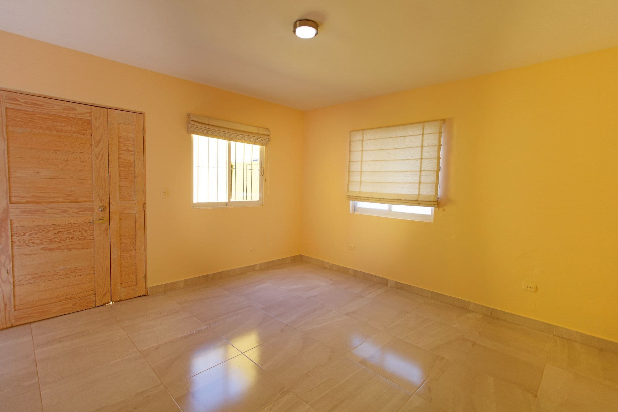 Casa Lucero 17A in La Lejona for sale in San Miguel de Allende — La Lejona, San Miguel de Allende — photo 4 — bright, airy room with abundant natural light