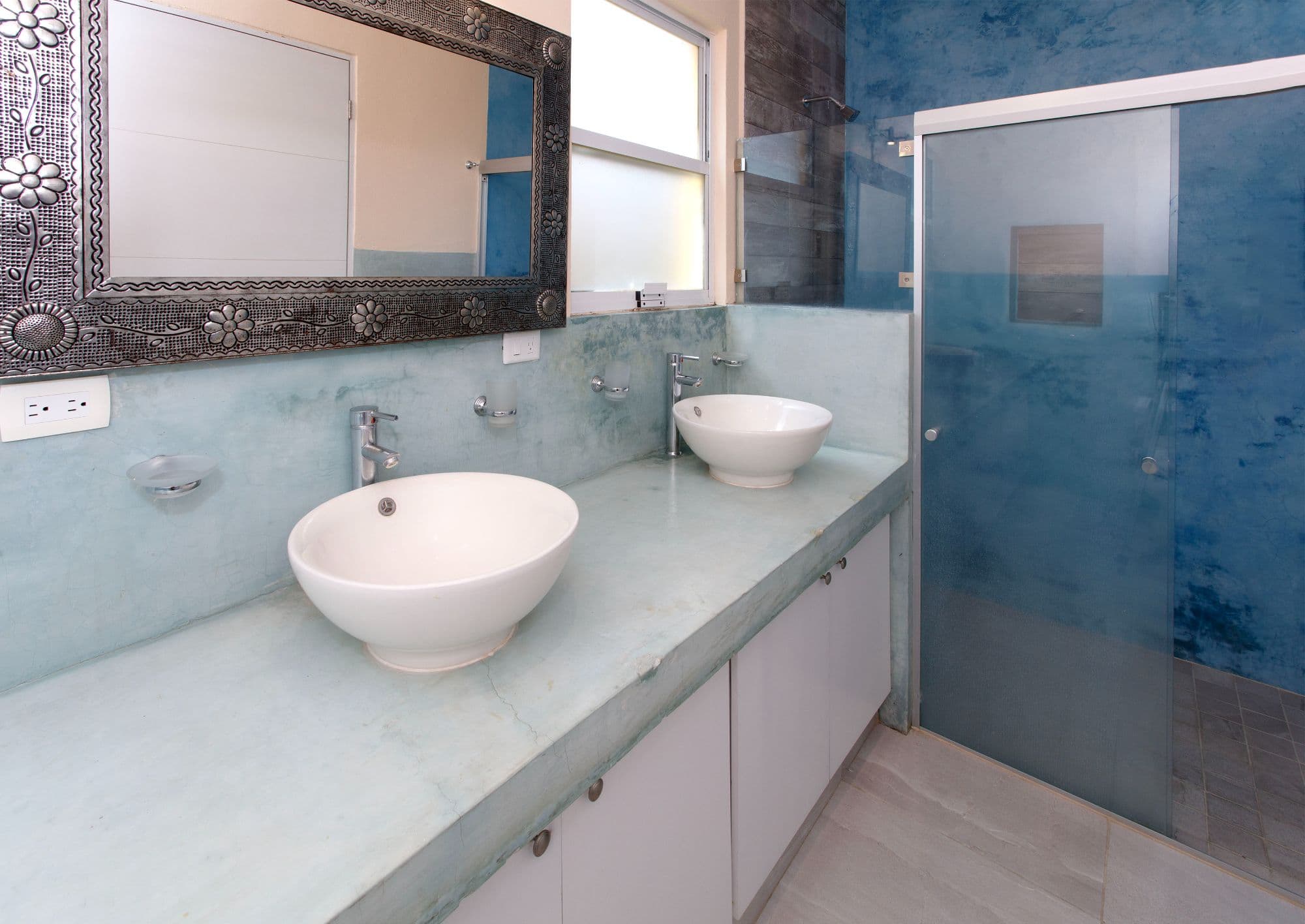 Casa Lucero 17A in La Lejona for sale in San Miguel de Allende — La Lejona, San Miguel de Allende — photo 19 — contemporary spa-inspired dual vanity bath