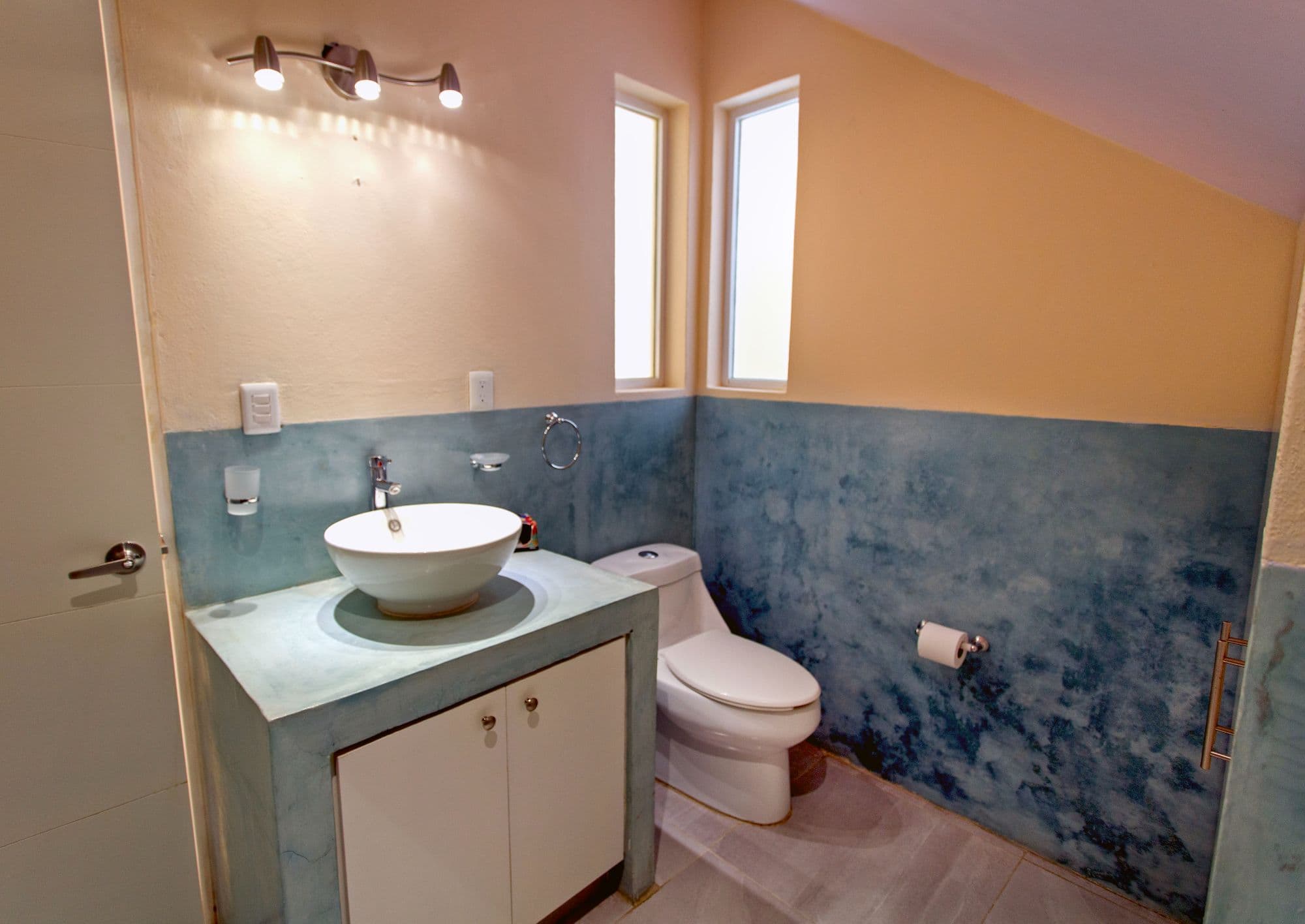 Casa Lucero 17A in La Lejona for sale in San Miguel de Allende — La Lejona, San Miguel de Allende — photo 11 — charming spa-inspired ensuite bathroom