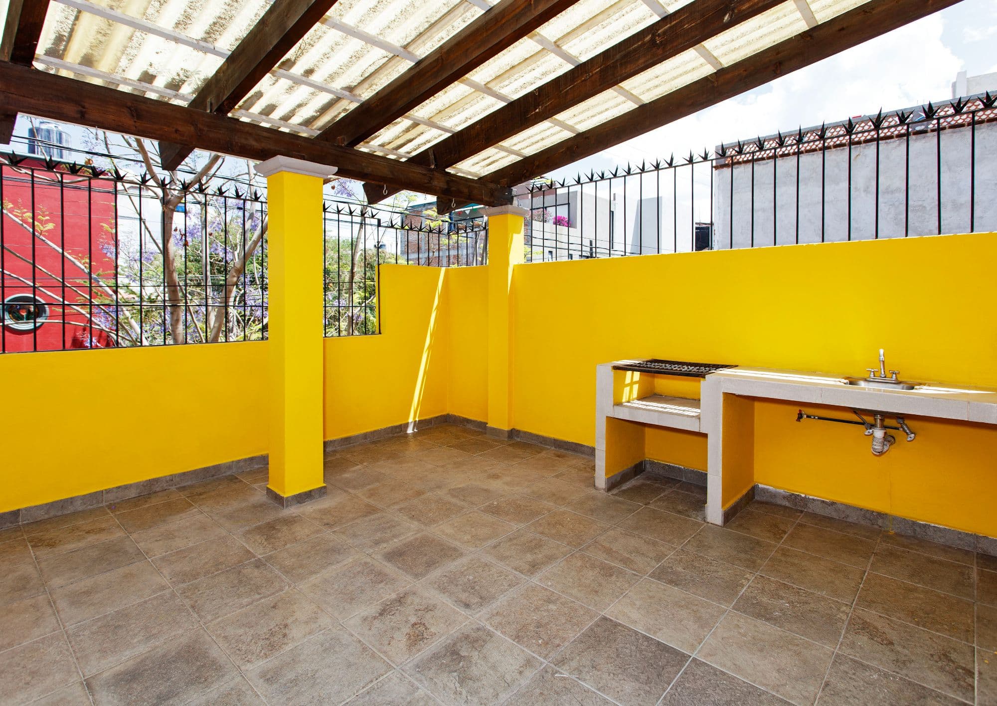 Casa Lucero 17A in La Lejona for sale in San Miguel de Allende — La Lejona, San Miguel de Allende — photo 21 — vibrant outdoor kitchen, dappled sunlight