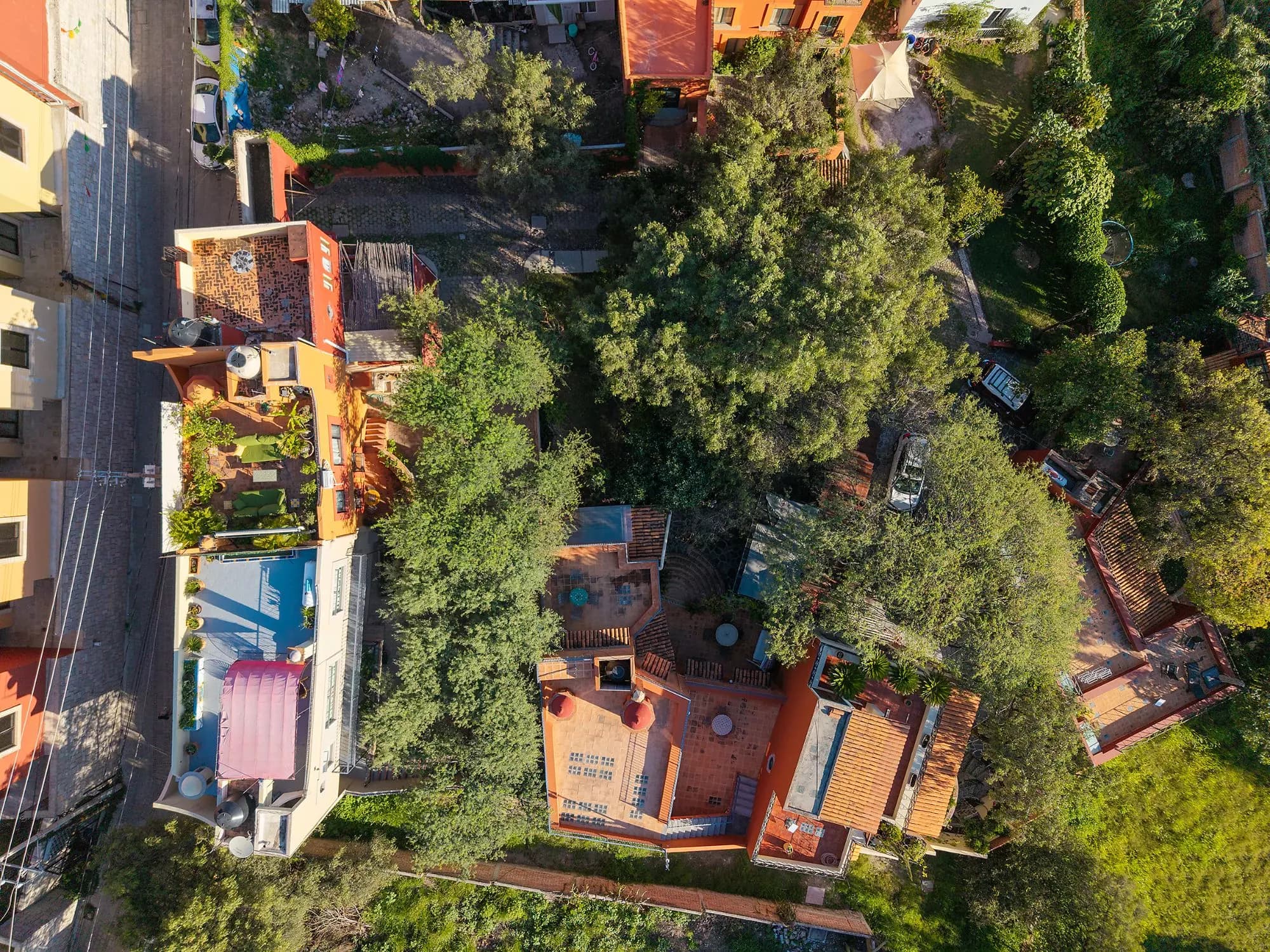 Casa Corazón — Valle del Maíz, San Miguel de Allende — photo 22 — lush gardens, vibrant colonial architecture