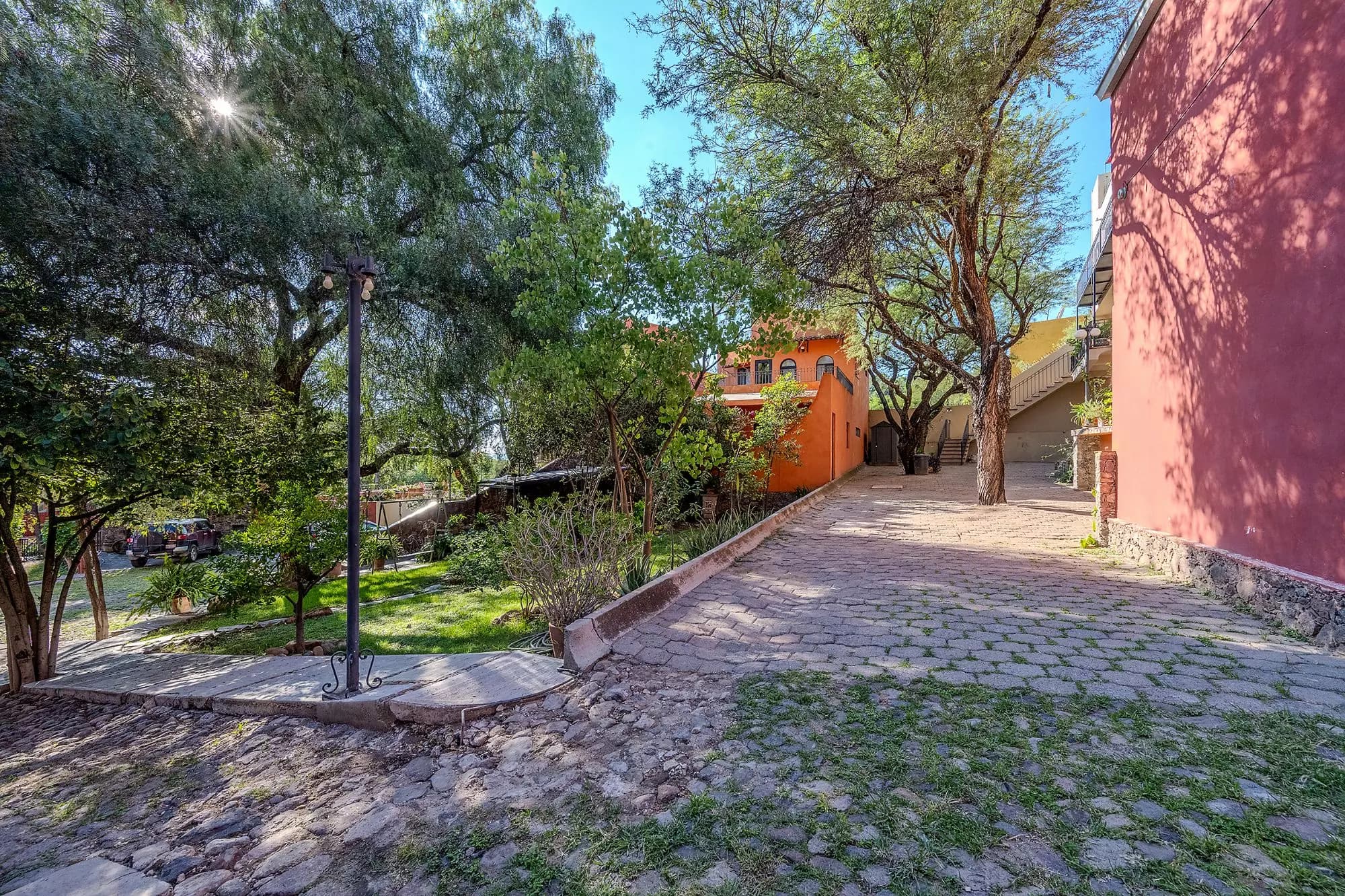 Casa Corazón — Valle del Maíz, San Miguel de Allende — photo 24 — charming colonial courtyard, dappled shade