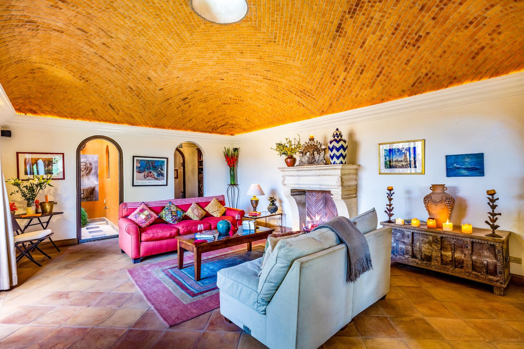 Casa Cascada — Ojo de Agua, San Miguel de Allende — photo 8 — stunning vaulted wood ceiling, vibrant living space