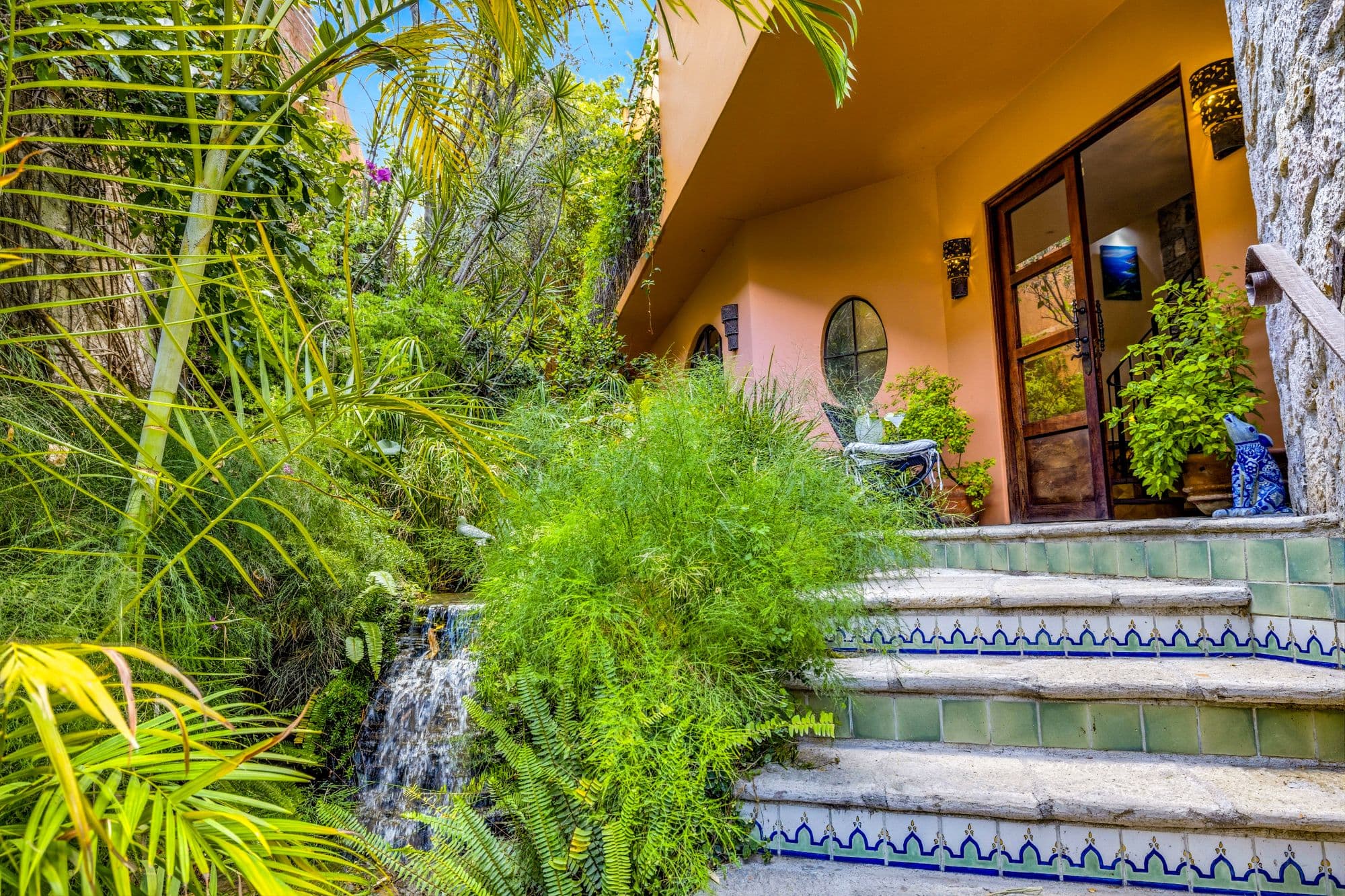 Casa Cascada — Ojo de Agua, San Miguel de Allende — photo 3 — lush tropical courtyard, vibrant colonial charm