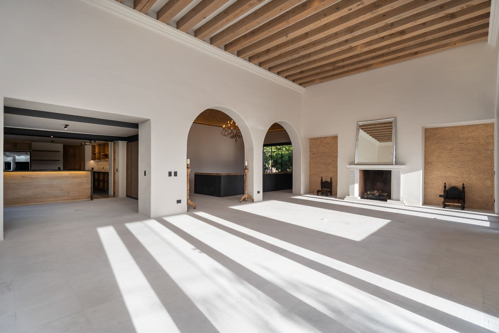 Casa Fuentes — Atascadero (Arcos de San Miguel), San Miguel de Allende — photo 5 — sun-drenched living space, architectural elegance