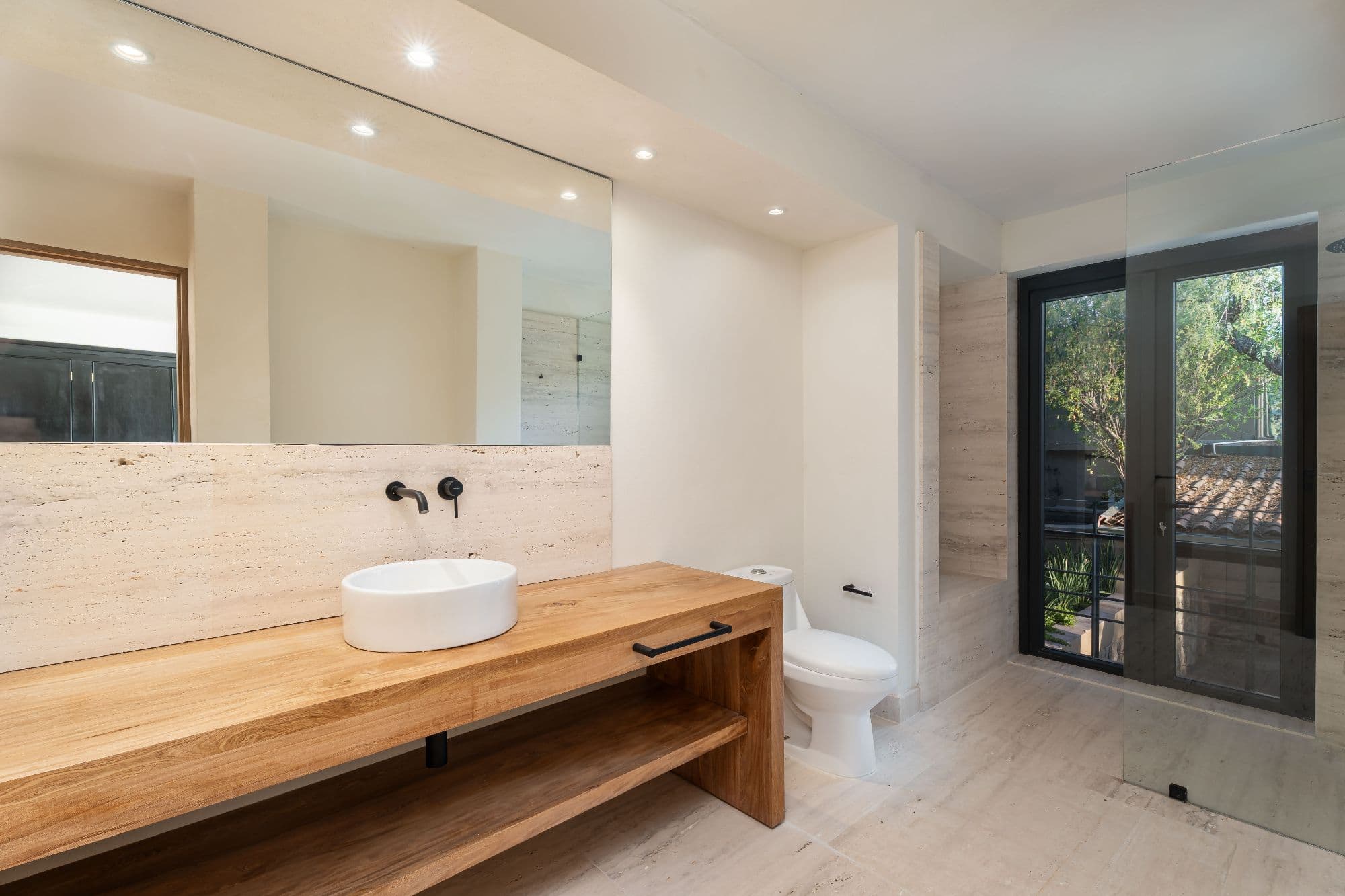 Casa Fuentes — Atascadero (Arcos de San Miguel), San Miguel de Allende — photo 21 — contemporary spa-inspired master bath
