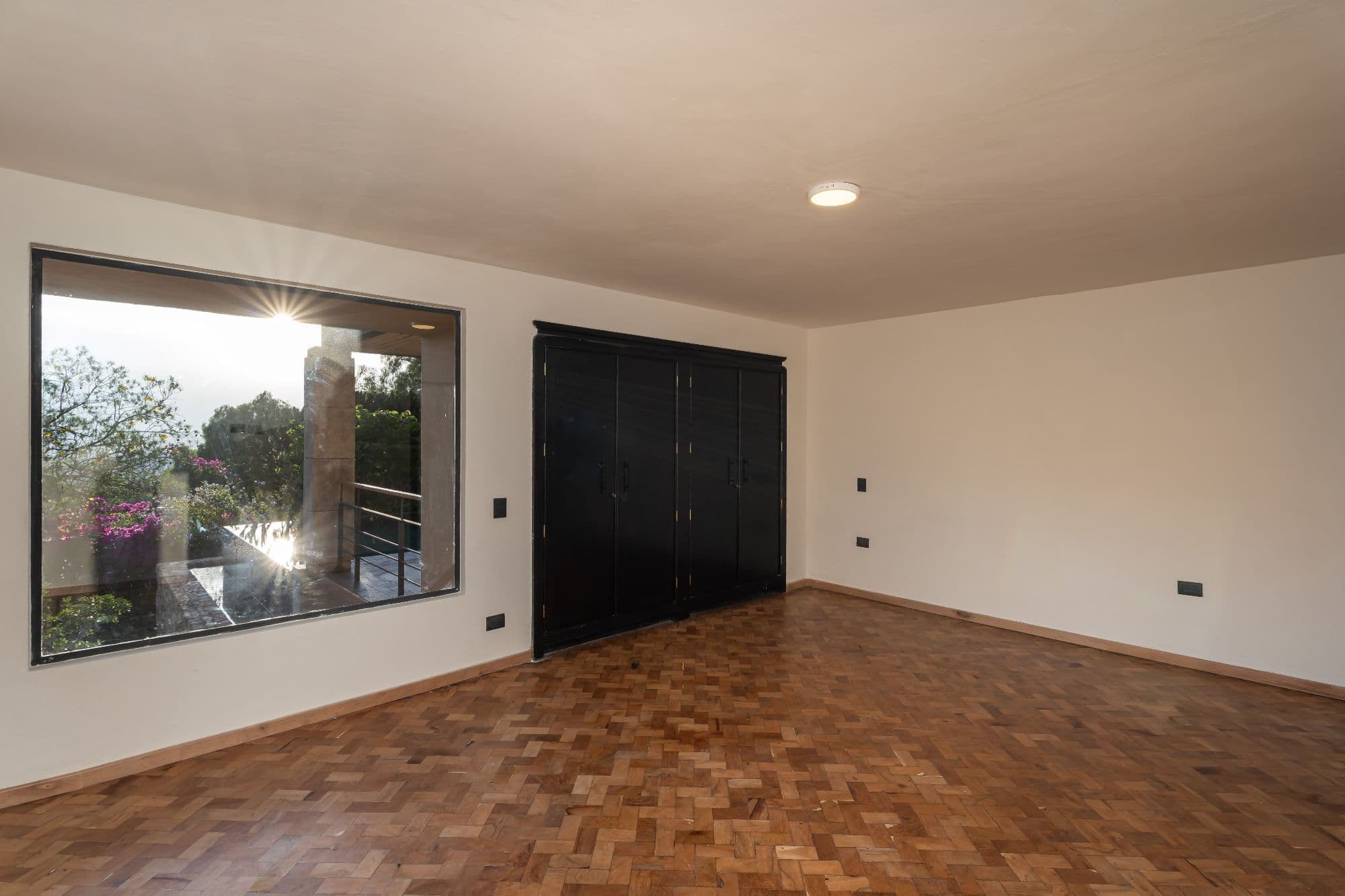 Casa Fuentes — Atascadero (Arcos de San Miguel), San Miguel de Allende — photo 20 — luminous bedroom with garden views