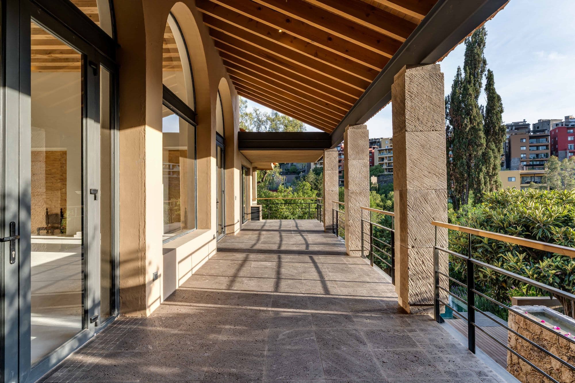 Casa Fuentes — Atascadero (Arcos de San Miguel), San Miguel de Allende — photo 12 — sunlit terrace with soaring architectural elements
