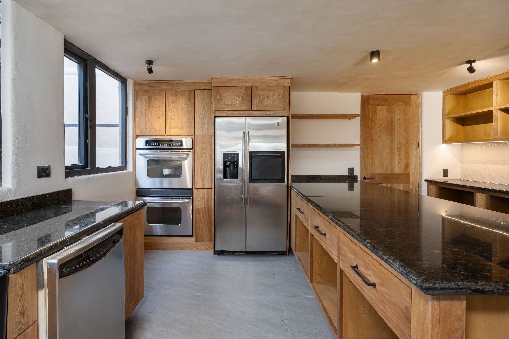 Casa Fuentes — Atascadero (Arcos de San Miguel), San Miguel de Allende — photo 9 — sophisticated chef's kitchen with coastal views