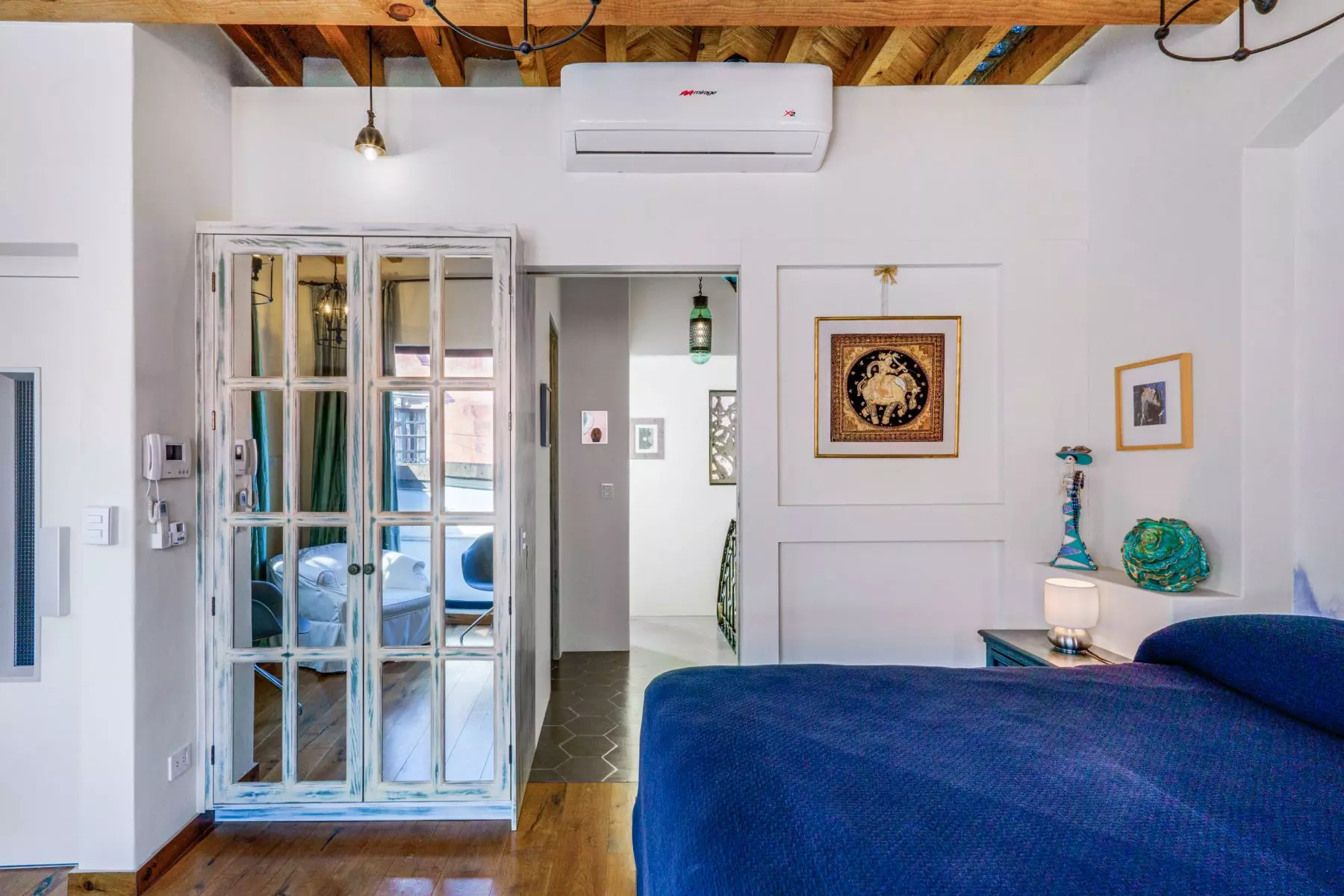 Casa de la Canal — Centro, San Miguel de Allende — photo 7 — contemporary bedroom with soaring wooden beams