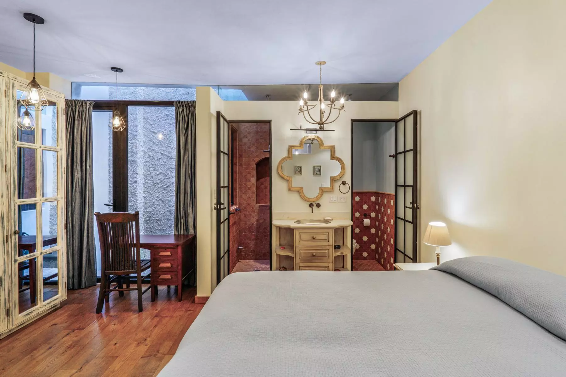 Casa de la Canal — Centro, San Miguel de Allende — photo 8 — luxurious suite with soaring ceilings