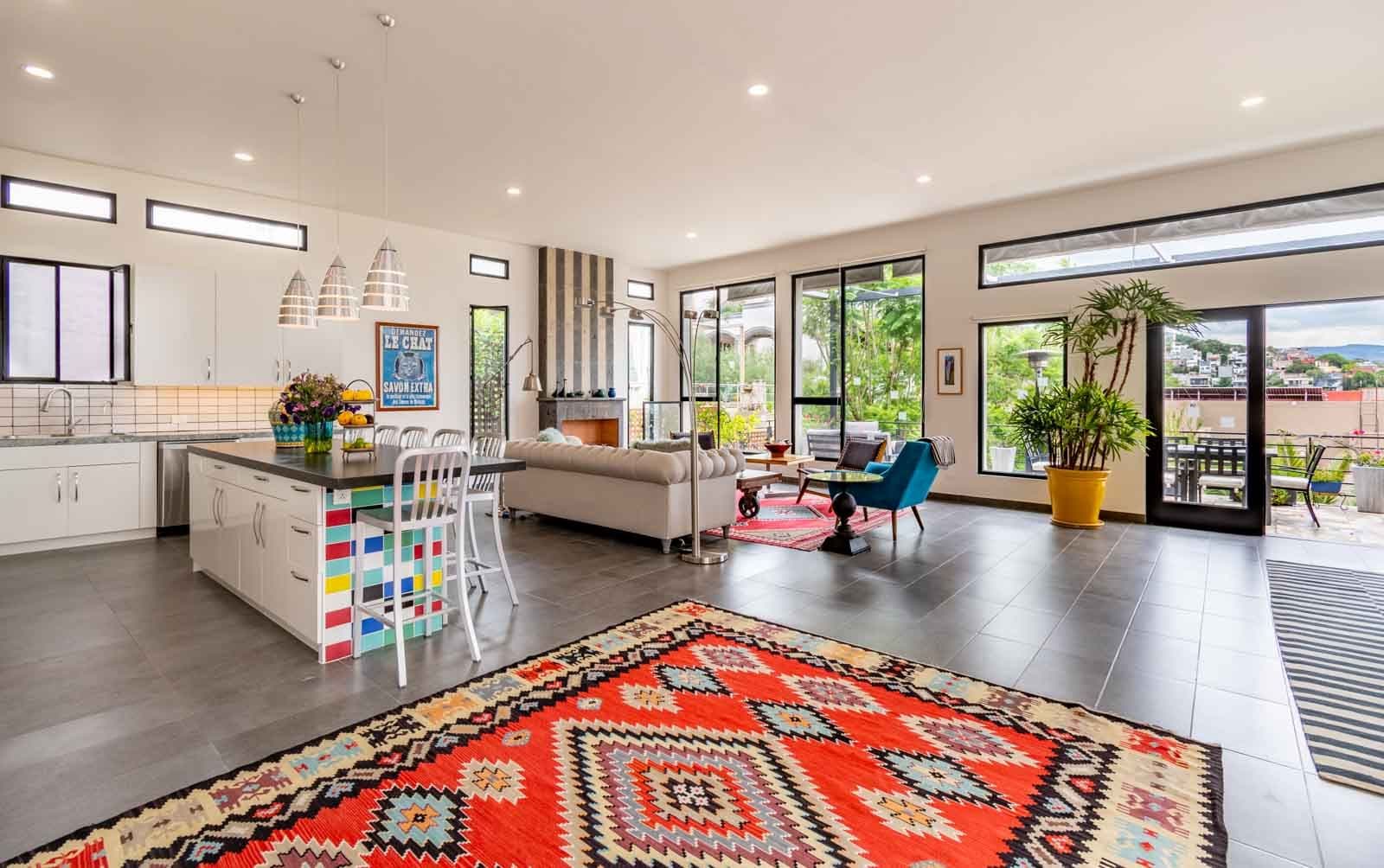 Contemporary Obraje — El Obraje, San Miguel de Allende — photo 4 — luminous open-concept living, panoramic views