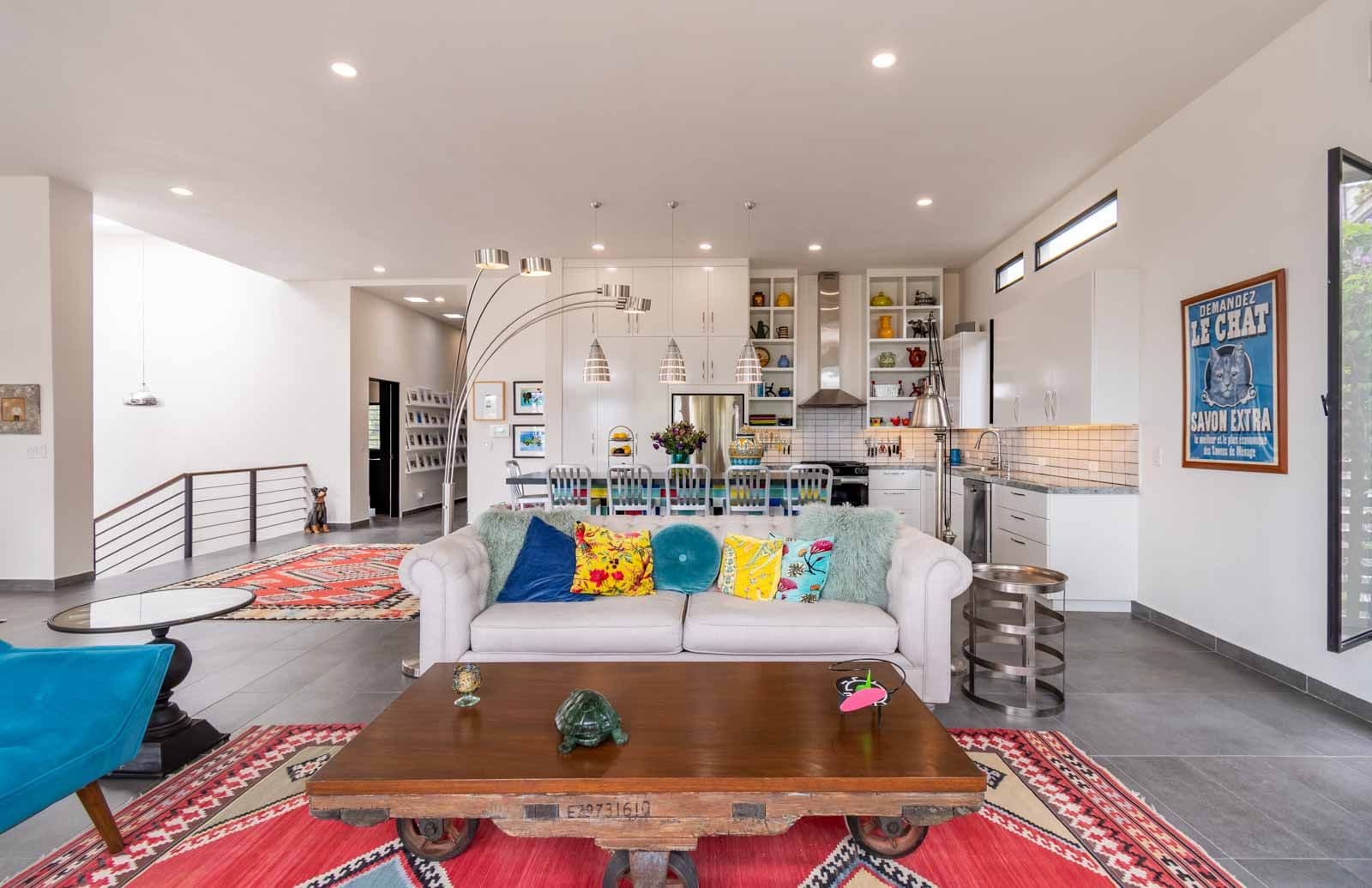 Contemporary Obraje — El Obraje, San Miguel de Allende — photo 16 — vibrant open-concept contemporary living space