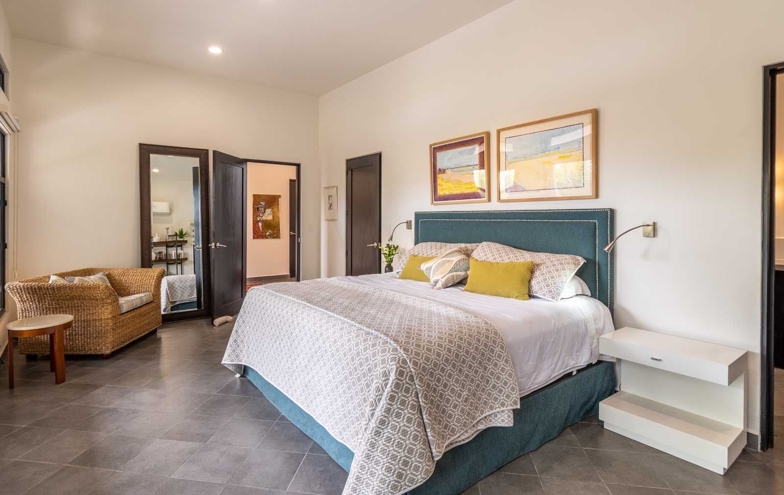Contemporary Obraje — El Obraje, San Miguel de Allende — photo 9 — serene master suite with curated elegance