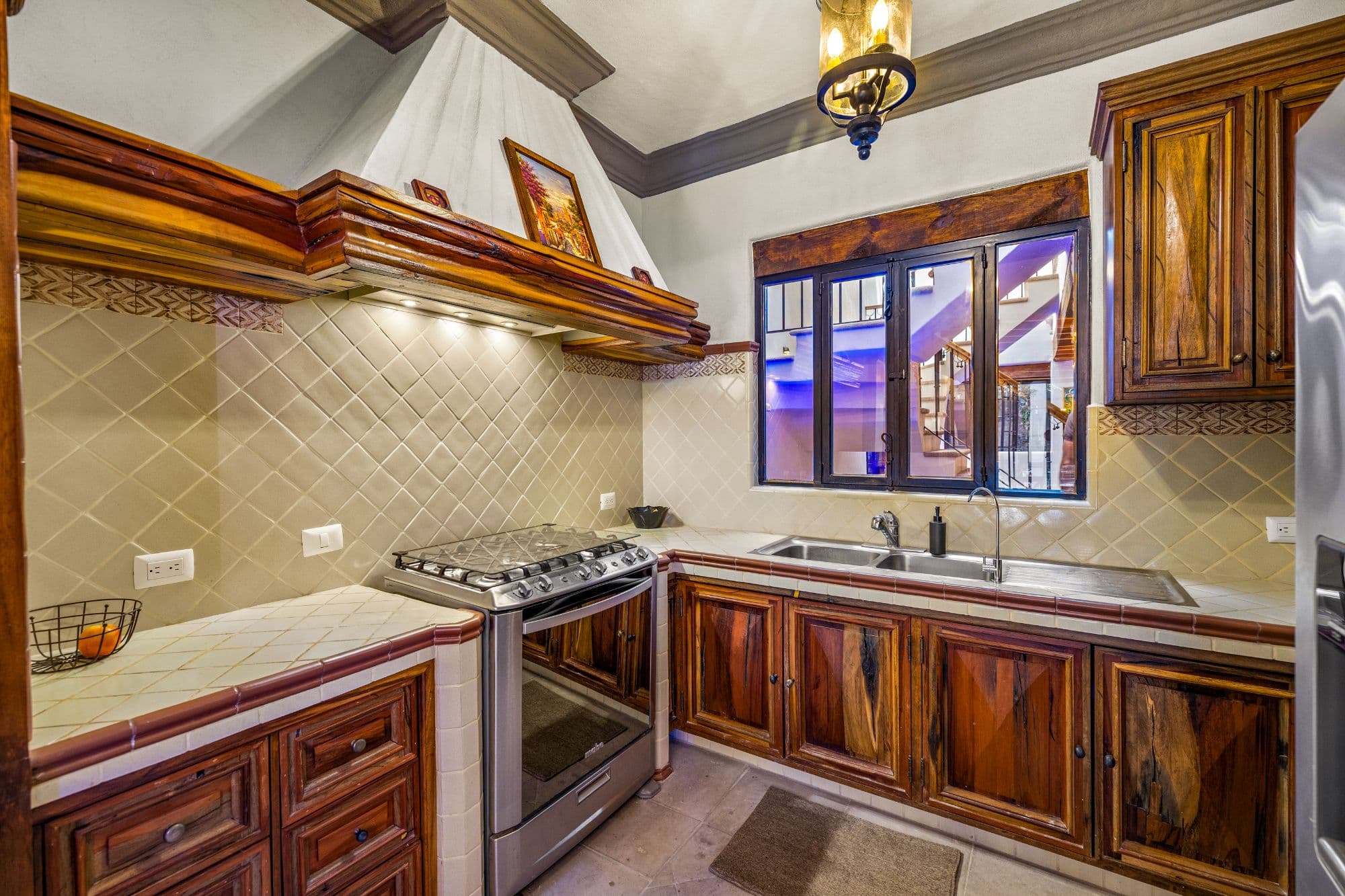 Casa Cocuchas — San Miguel de Allende Centro, San Miguel de Allende — photo 10 — artisan kitchen with rustic wooden charm