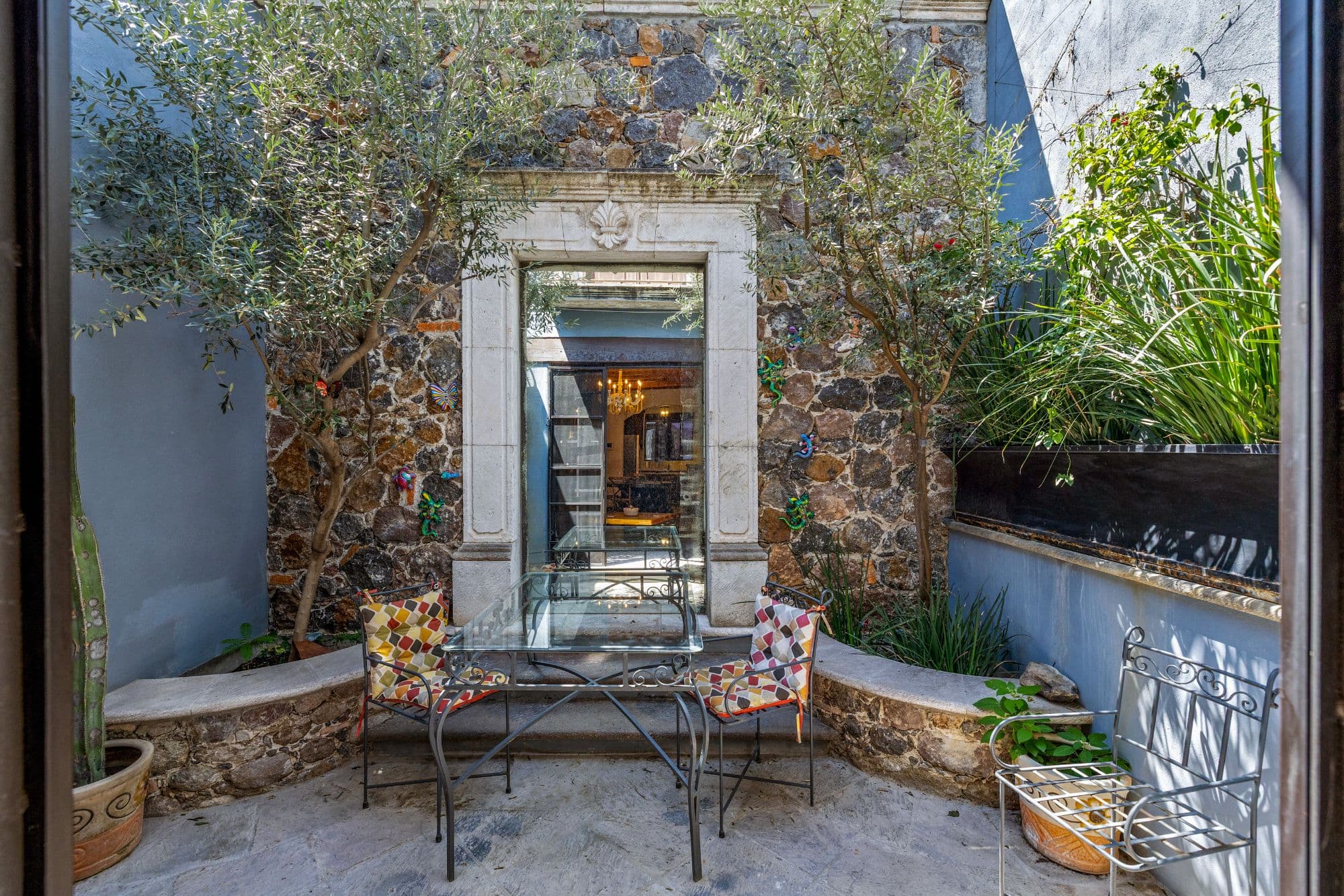 Casa Cocuchas — San Miguel de Allende Centro, San Miguel de Allende — photo 11 — charming courtyard, historic stone beauty