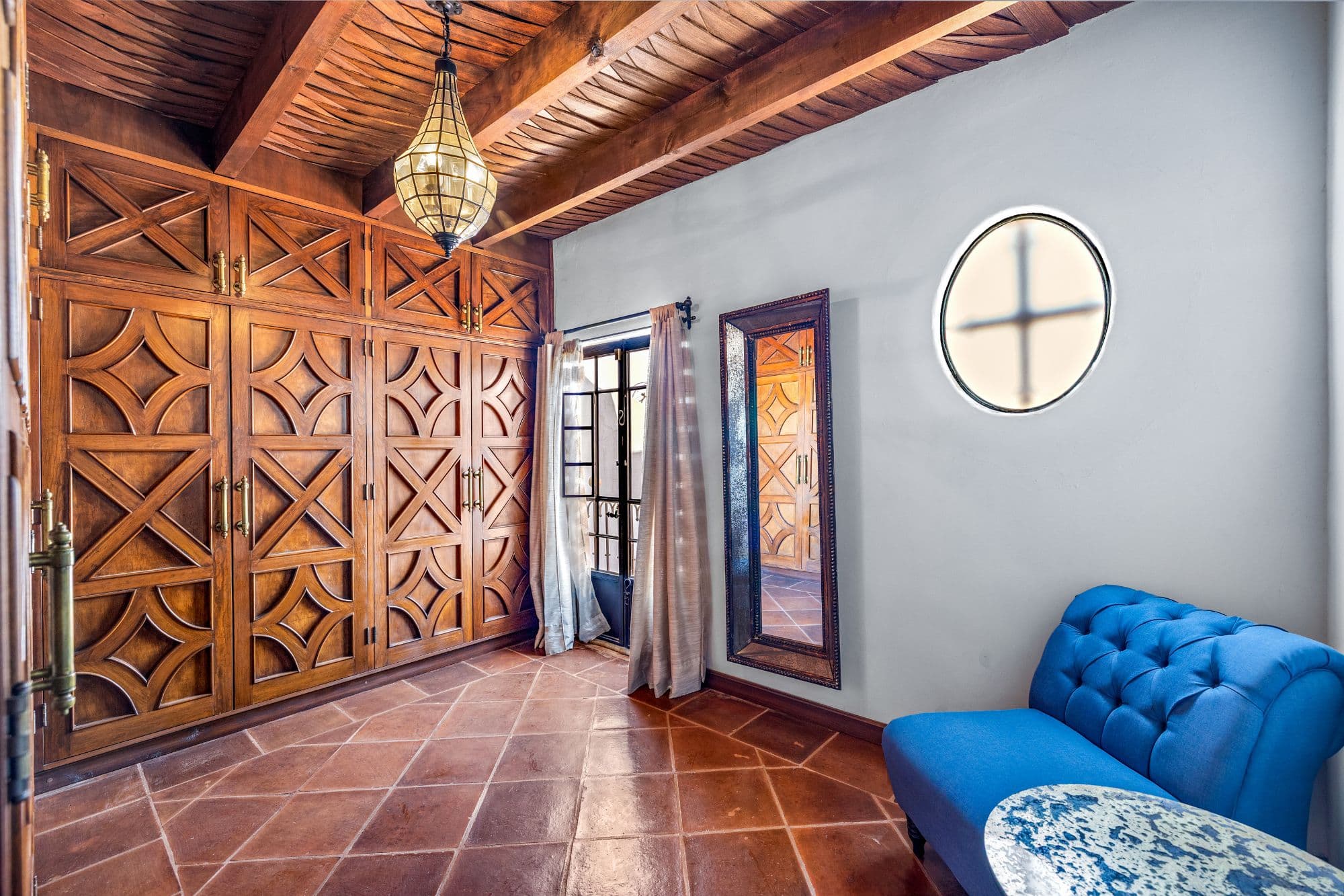 Casa Cocuchas — San Miguel de Allende Centro, San Miguel de Allende — photo 18 — artisanal crafted bedroom with soaring beams