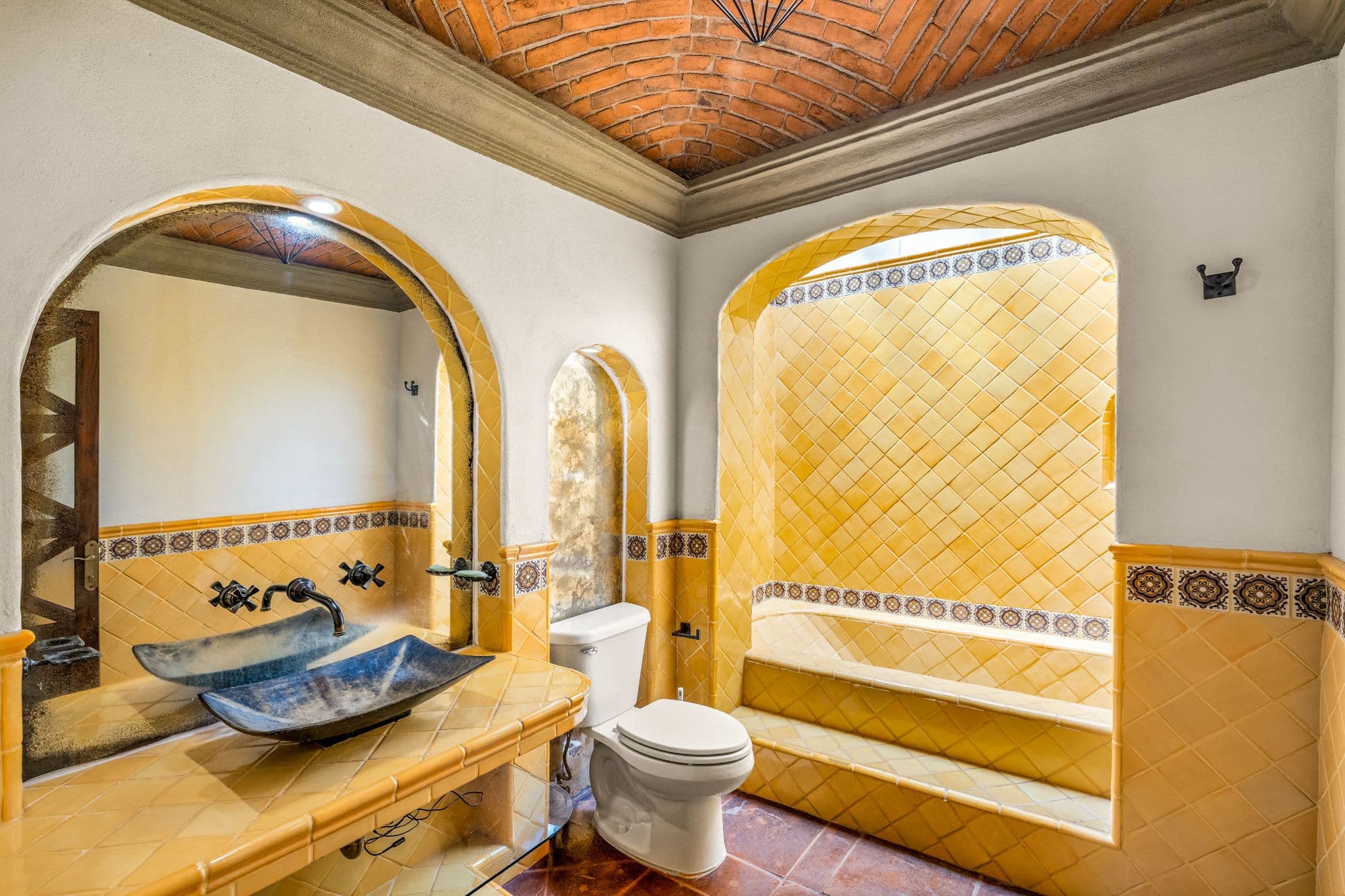 Casa Cocuchas — San Miguel de Allende Centro, San Miguel de Allende — photo 21 — handcrafted golden tile sanctuary