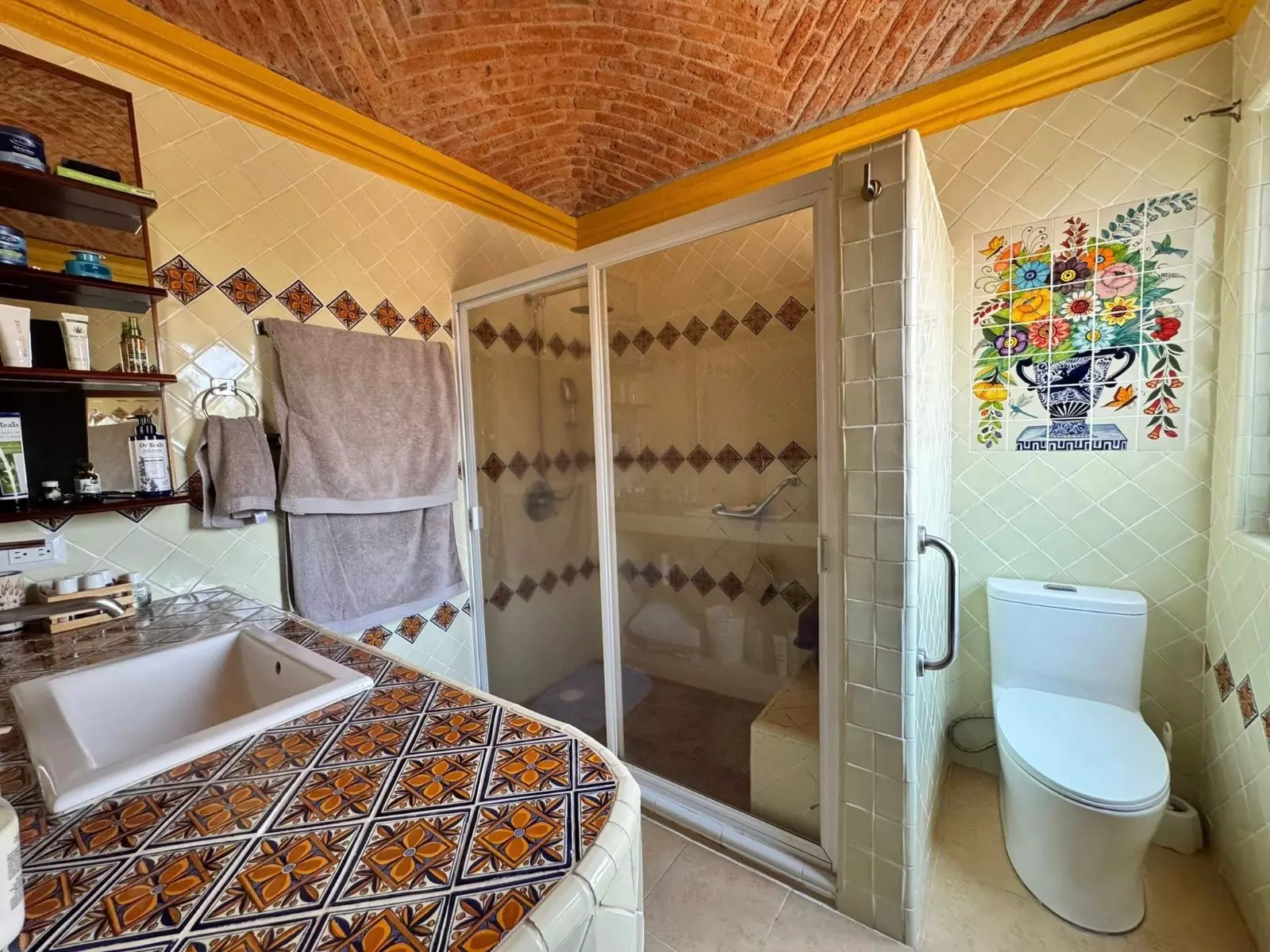 Casa Fuente del Moro — Atascadero (Arcos de San Miguel), San Miguel de Allende — photo 8 — authentic mexican tile bathroom oasis