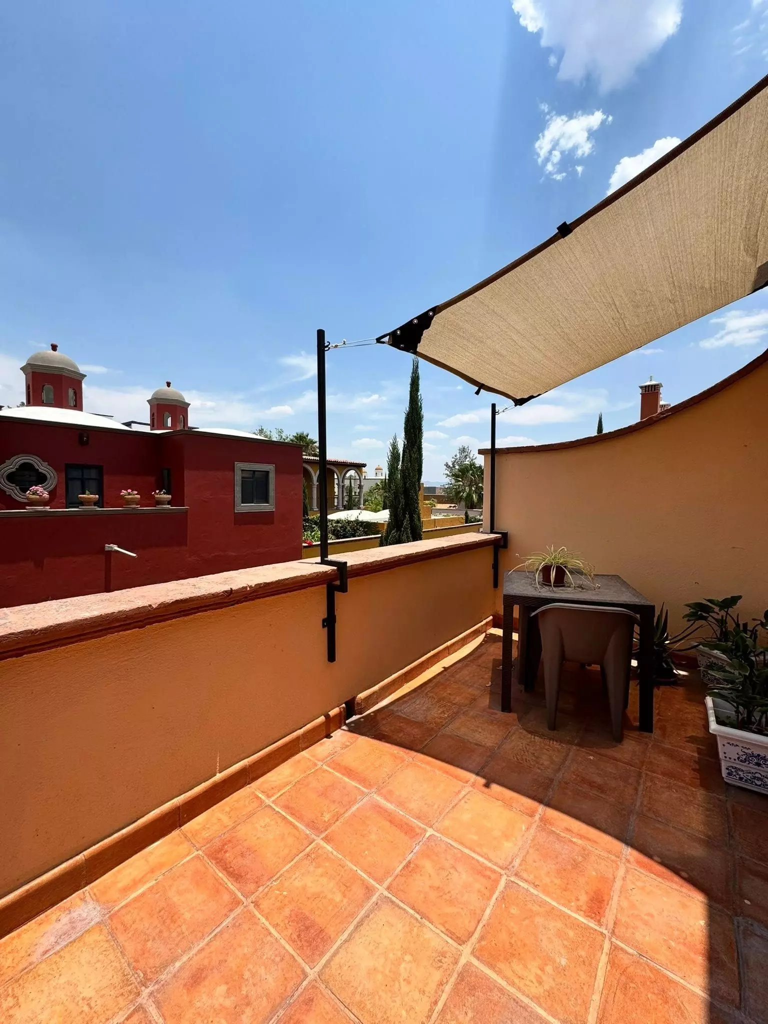 Casa Fuente del Moro — Atascadero (Arcos de San Miguel), San Miguel de Allende — photo 10 — sun-drenched terrace with colonial charm