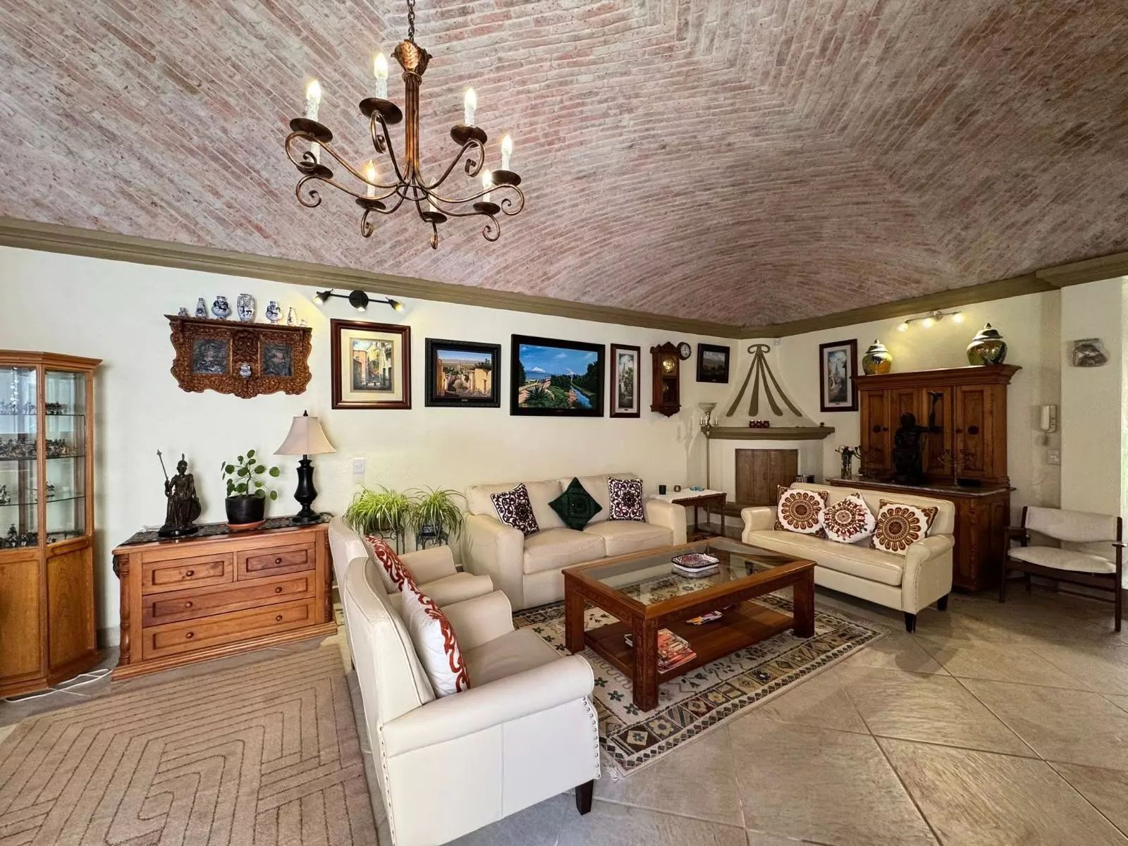 Casa Fuente del Moro — Atascadero (Arcos de San Miguel), San Miguel de Allende — photo 14 — elegant living room, rustic charm flourishes