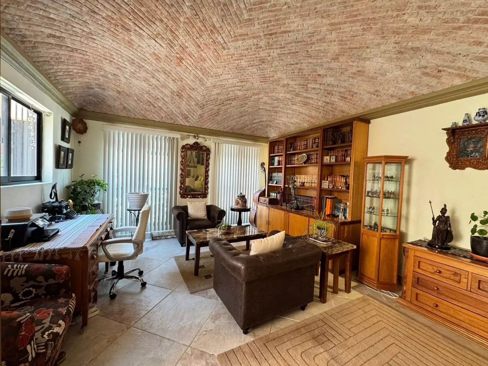 Casa Fuente del Moro — Atascadero (Arcos de San Miguel), San Miguel de Allende — photo 18 — soaring brick barrel vault, refined elegance