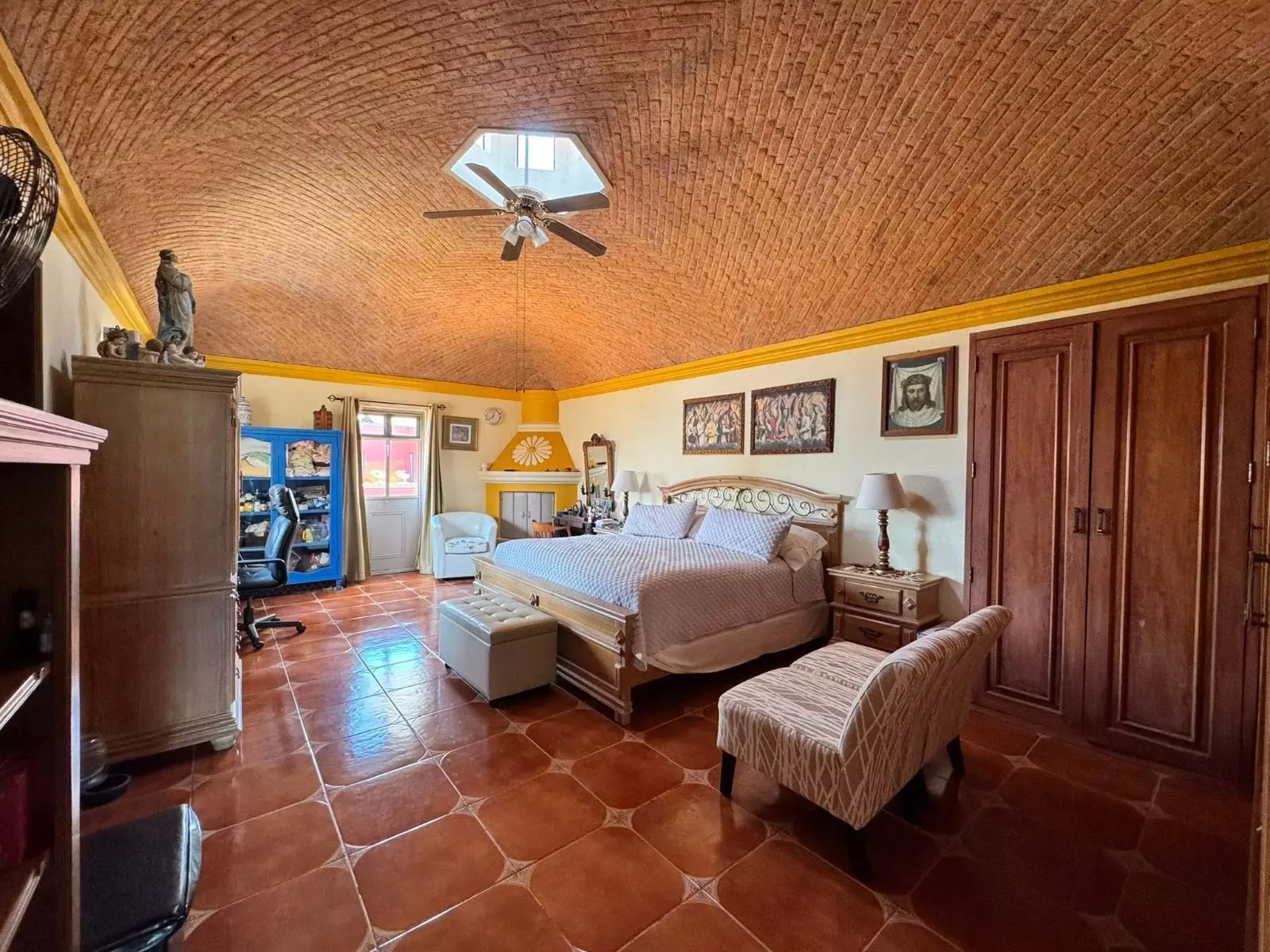 Casa Fuente del Moro — Atascadero (Arcos de San Miguel), San Miguel de Allende — photo 24 — soaring barrel vault, artisan crafted charm