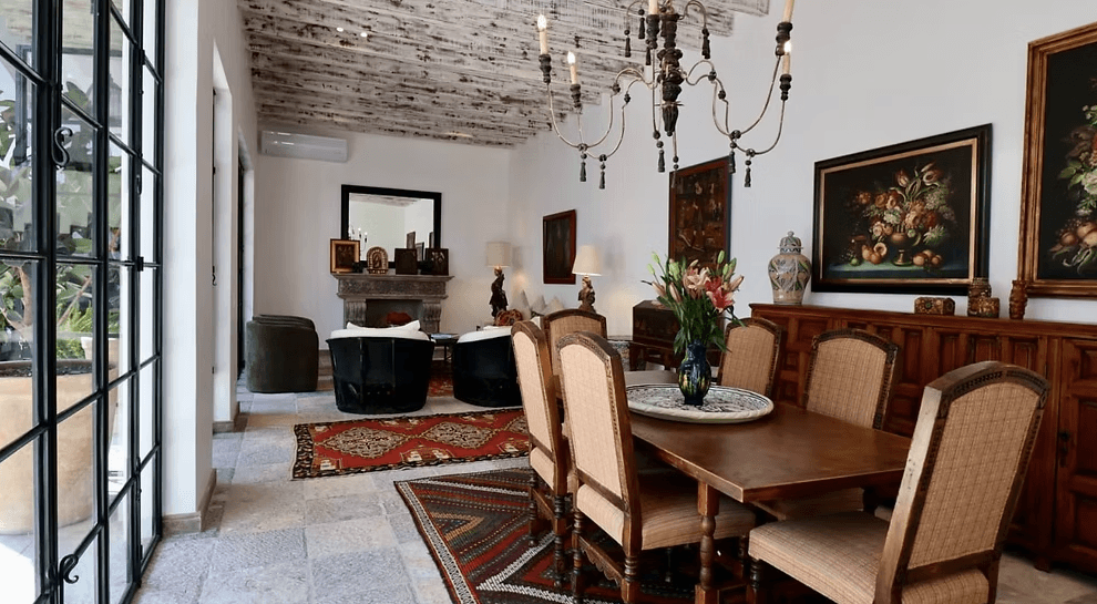 Breathtaking Casa Blanca — Guadiana, San Miguel de Allende — photo 8 — elegant colonial dining with artistic charm