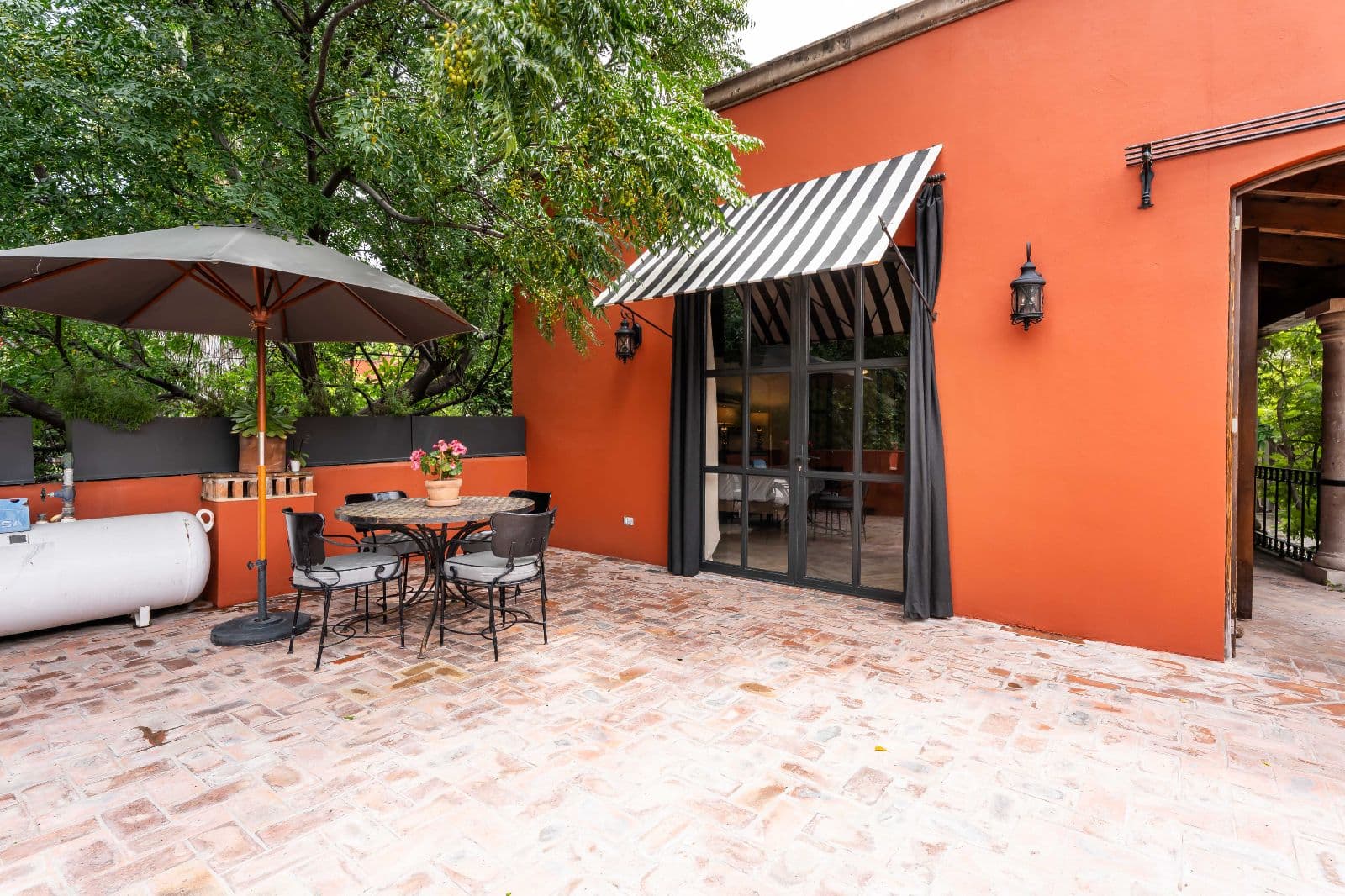 Casa Santa Mónica — Centro, San Miguel de Allende — photo 14 — vibrant terrace with mature garden shade