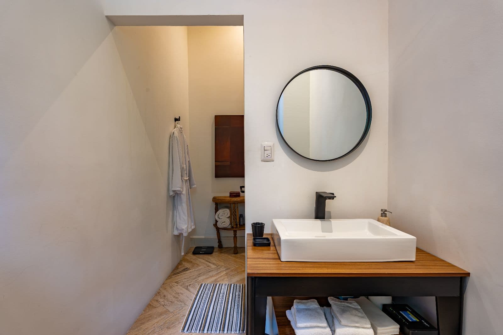 Casa Santa Mónica — Centro, San Miguel de Allende — photo 10 — contemporary spa-inspired ensuite bathroom