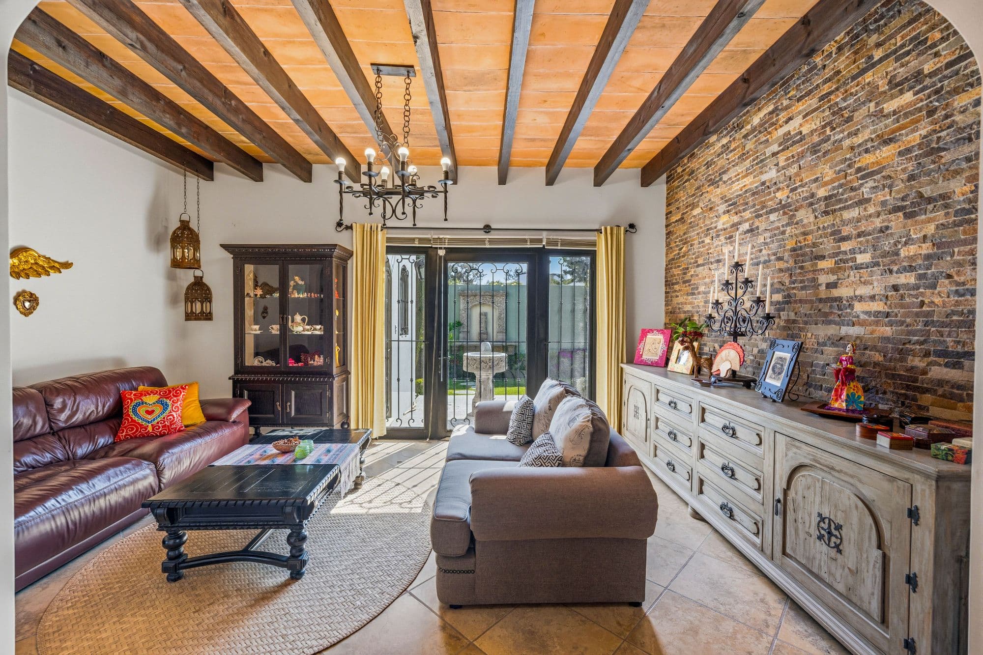 Casa Siqueiros Zirándaro — Zirándaro, San Miguel de Allende — photo 8 — rustic beams, timeless elegance, expansive views