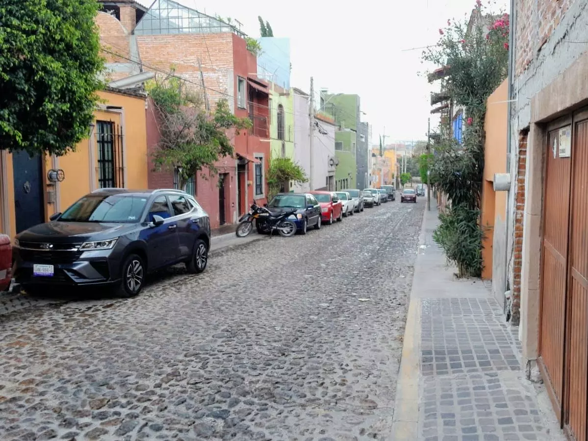 Casa Angelica — San Antonio, San Miguel de Allende — photo 8 — charming cobblestone street, vibrant colonial architecture