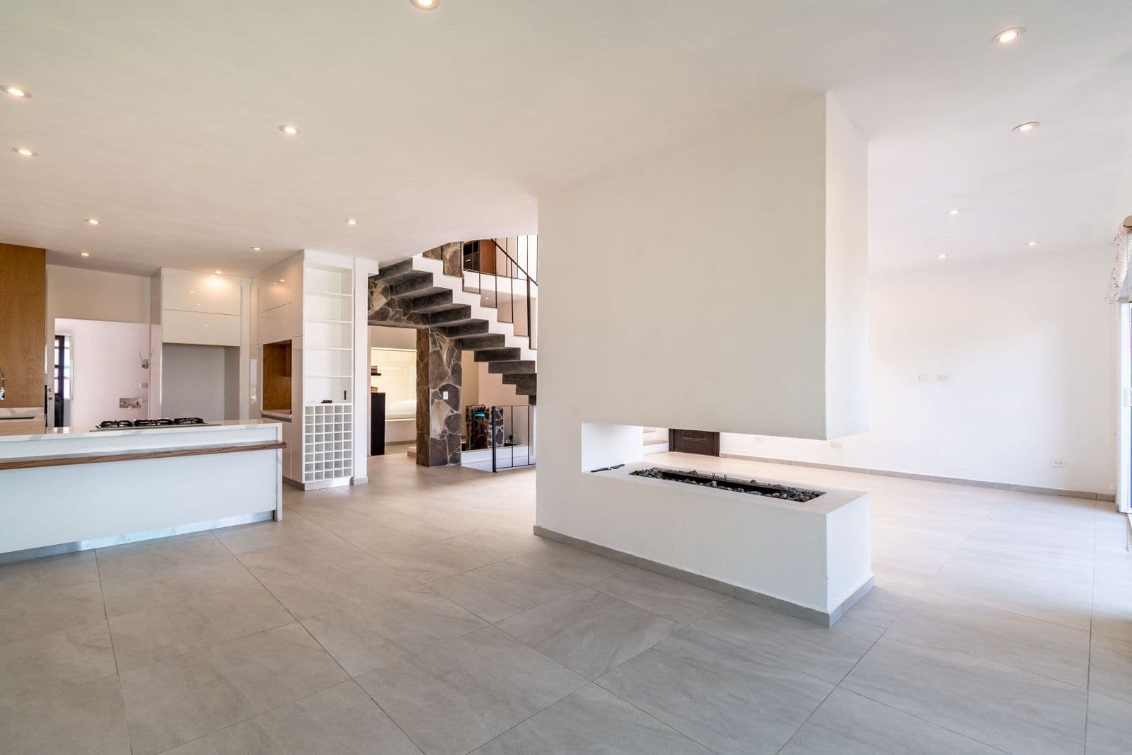 Casa Verona — El Capricho, San Miguel de Allende — photo 4 — contemporary open-concept living masterpiece