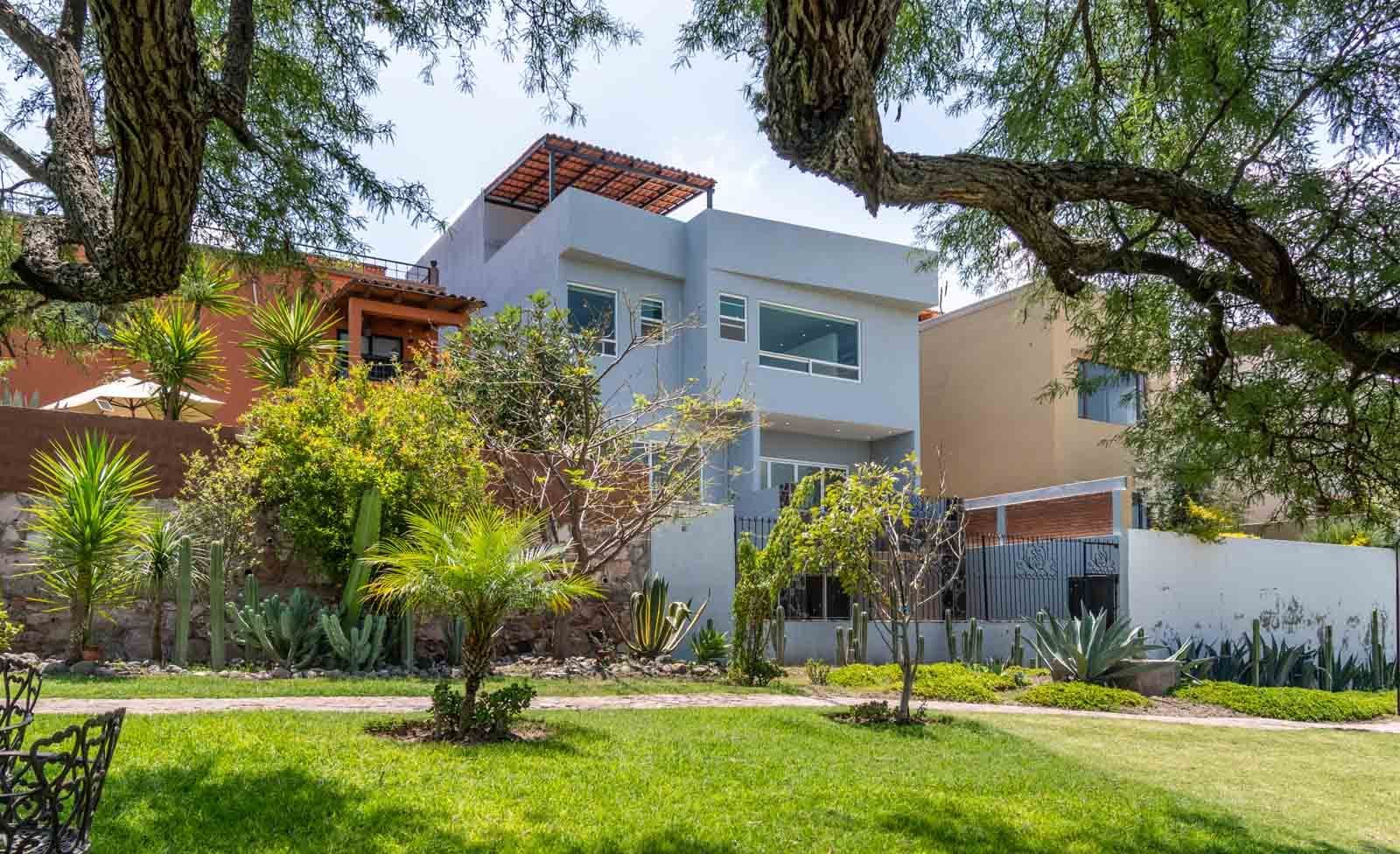 Casa Verona — El Capricho, San Miguel de Allende — photo 24 — contemporary sanctuary with lush mature gardens