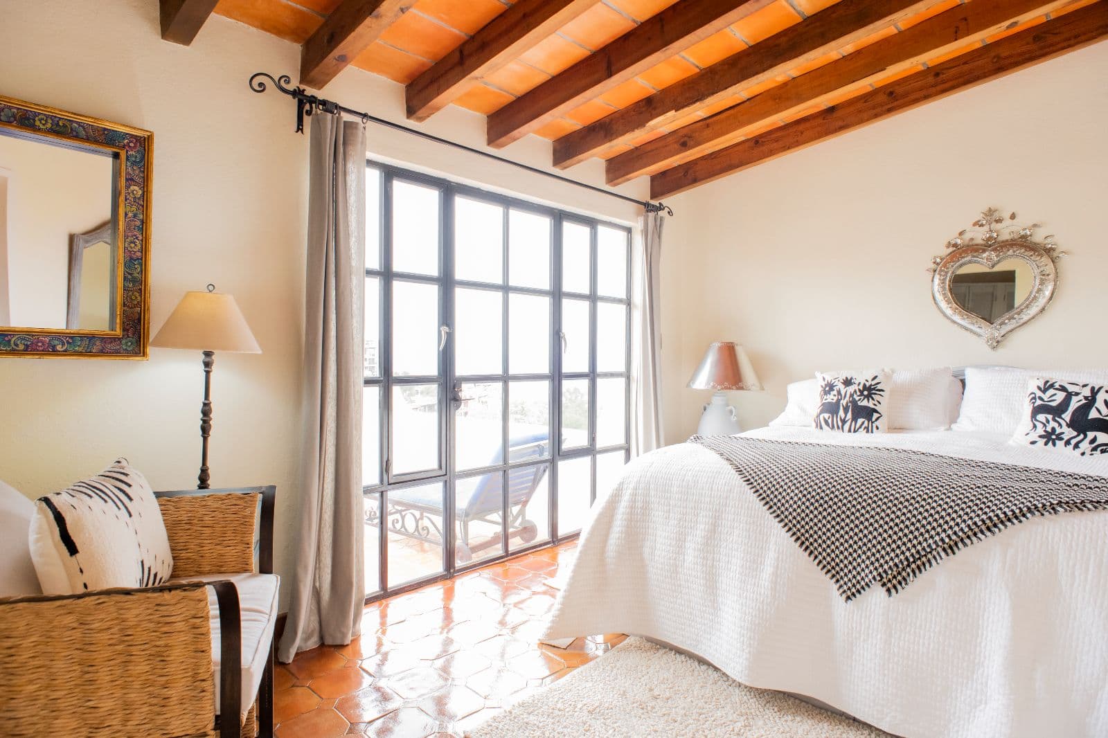Mi Casita Linda — Atascadero (Arcos de San Miguel), San Miguel de Allende — photo 13 — luminous master retreat with architectural charm