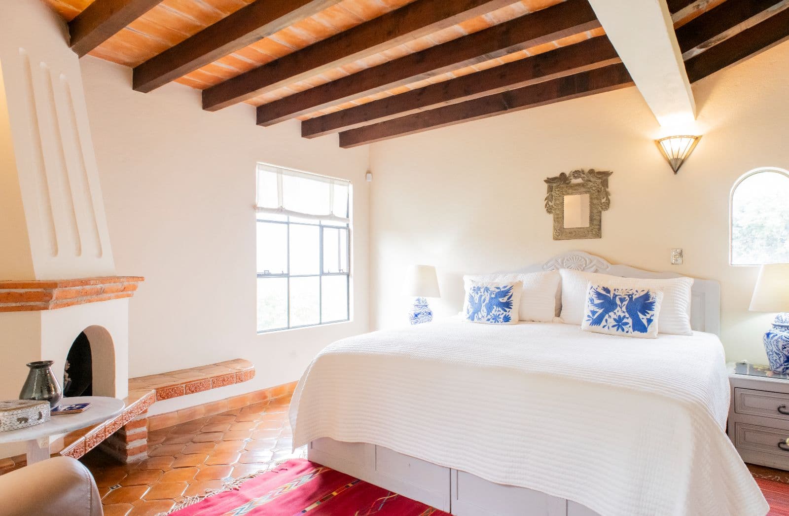 Mi Casita Linda — Atascadero (Arcos de San Miguel), San Miguel de Allende — photo 8 — rustic-elegant bedroom, soaring wooden beams
