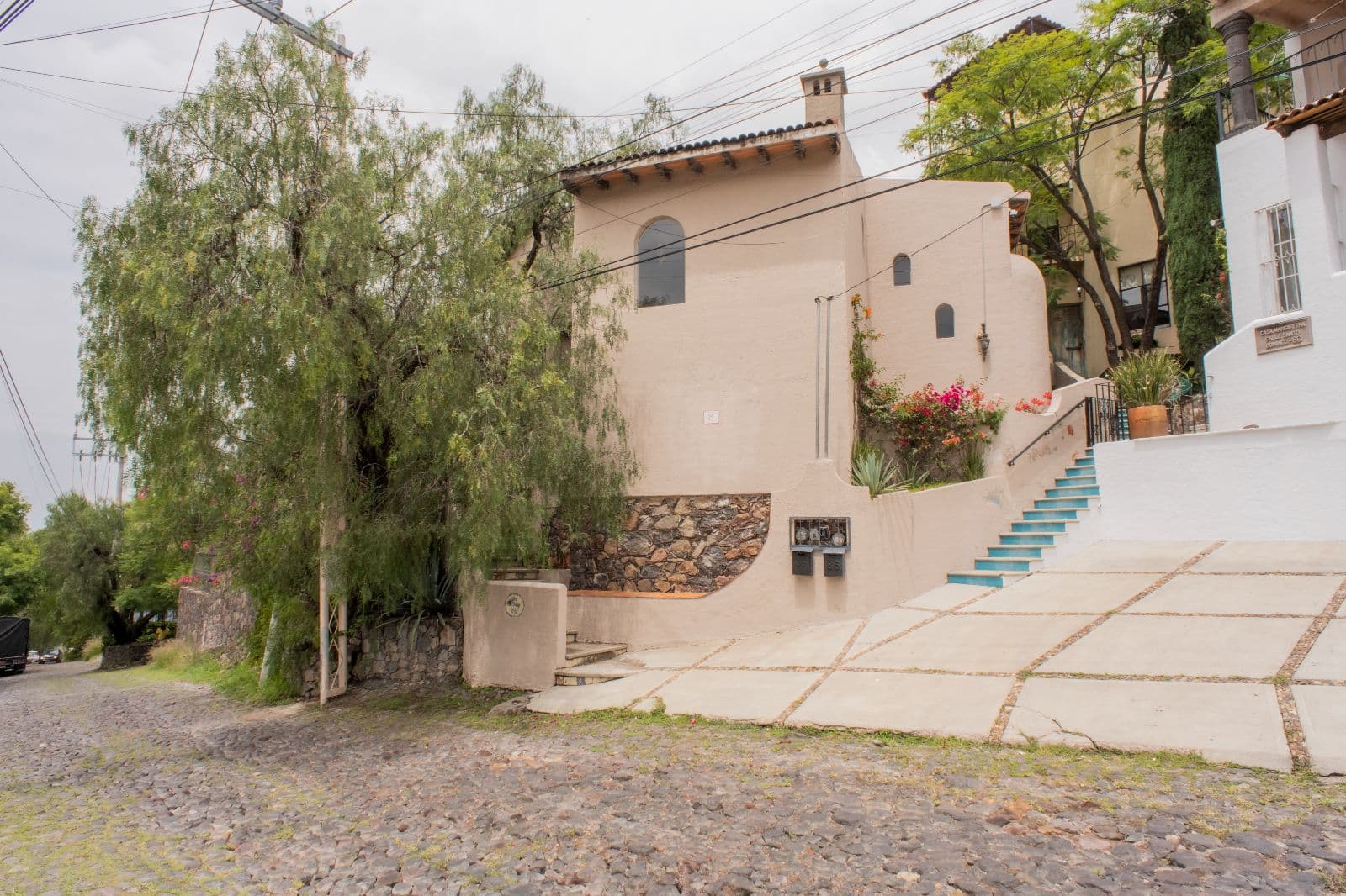 Mi Casita Linda — Atascadero (Arcos de San Miguel), San Miguel de Allende — photo 22 — charming colonial architecture, lush gardens
